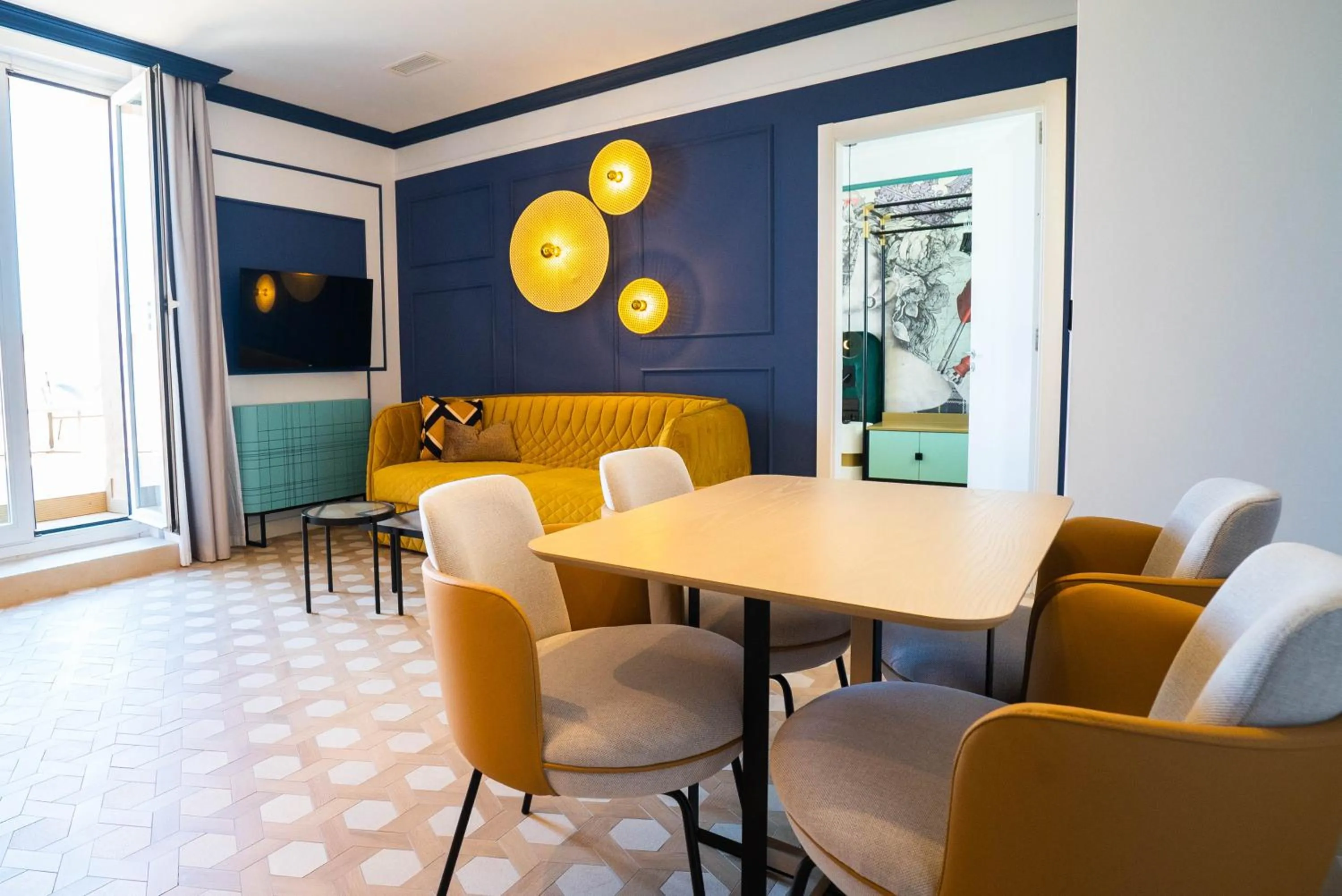 TV and multimedia in SmartRental Collection Gran Vía Capital