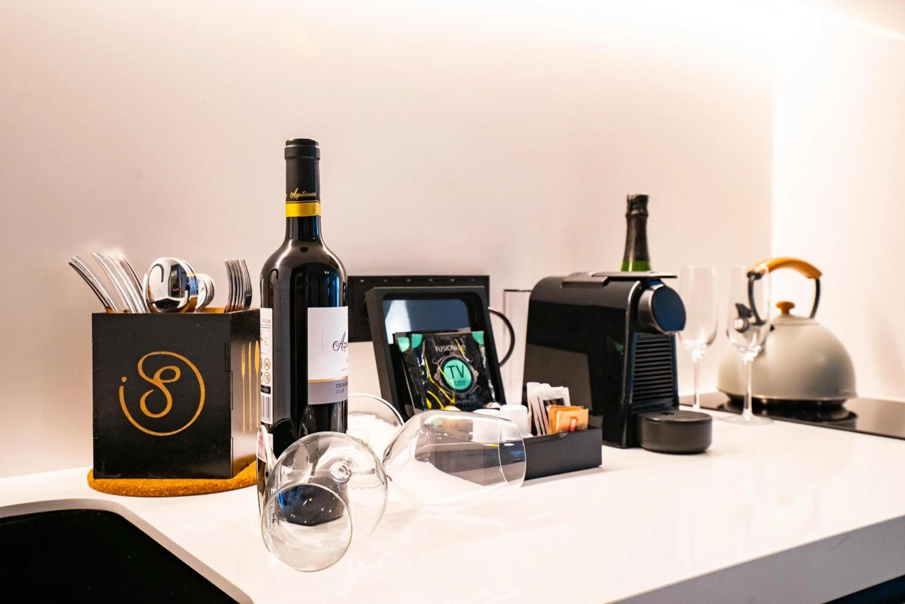 Coffee/tea facilities in SmartRental Collection Gran Vía Capital