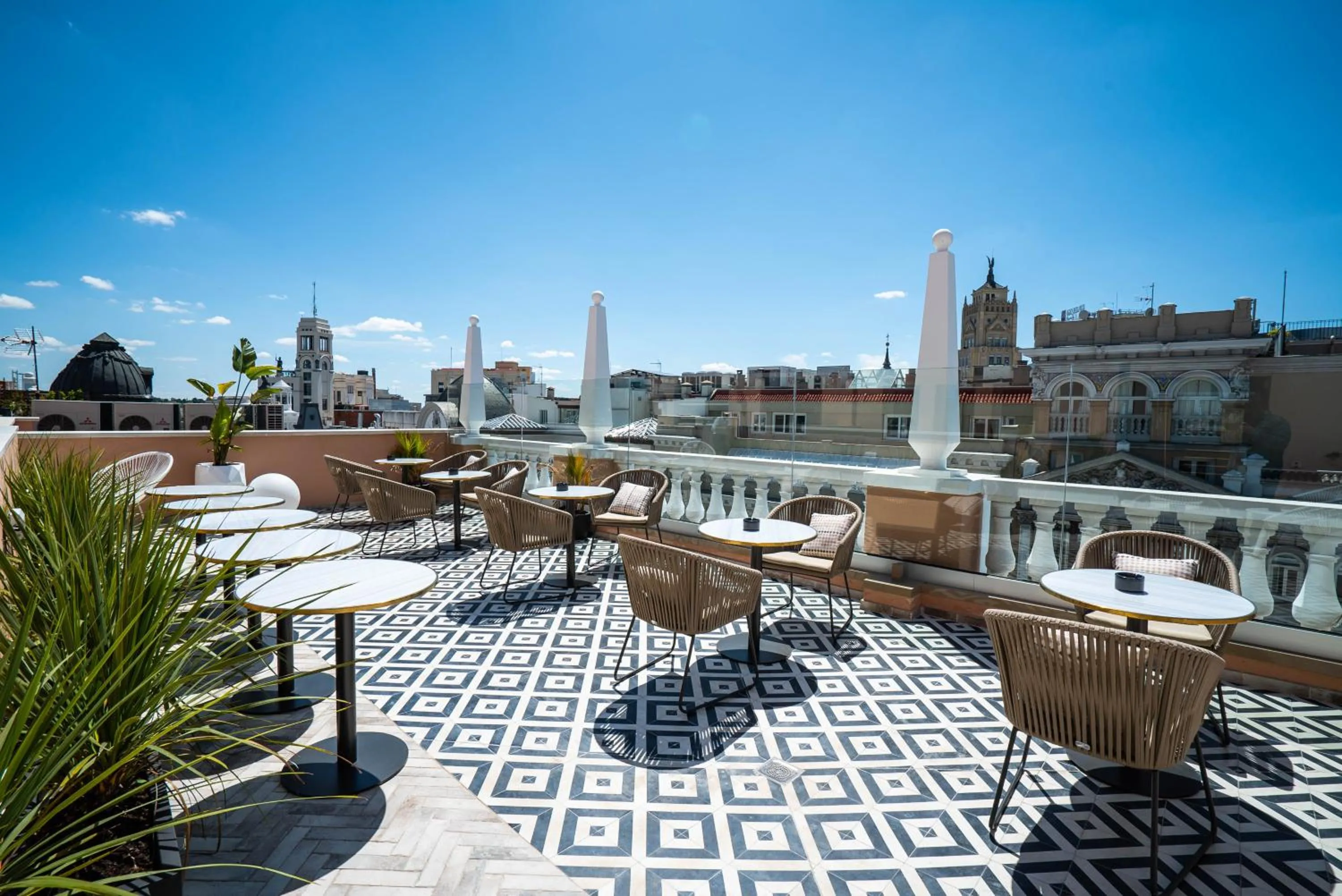 Lounge or bar in SmartRental Collection Gran Vía Capital