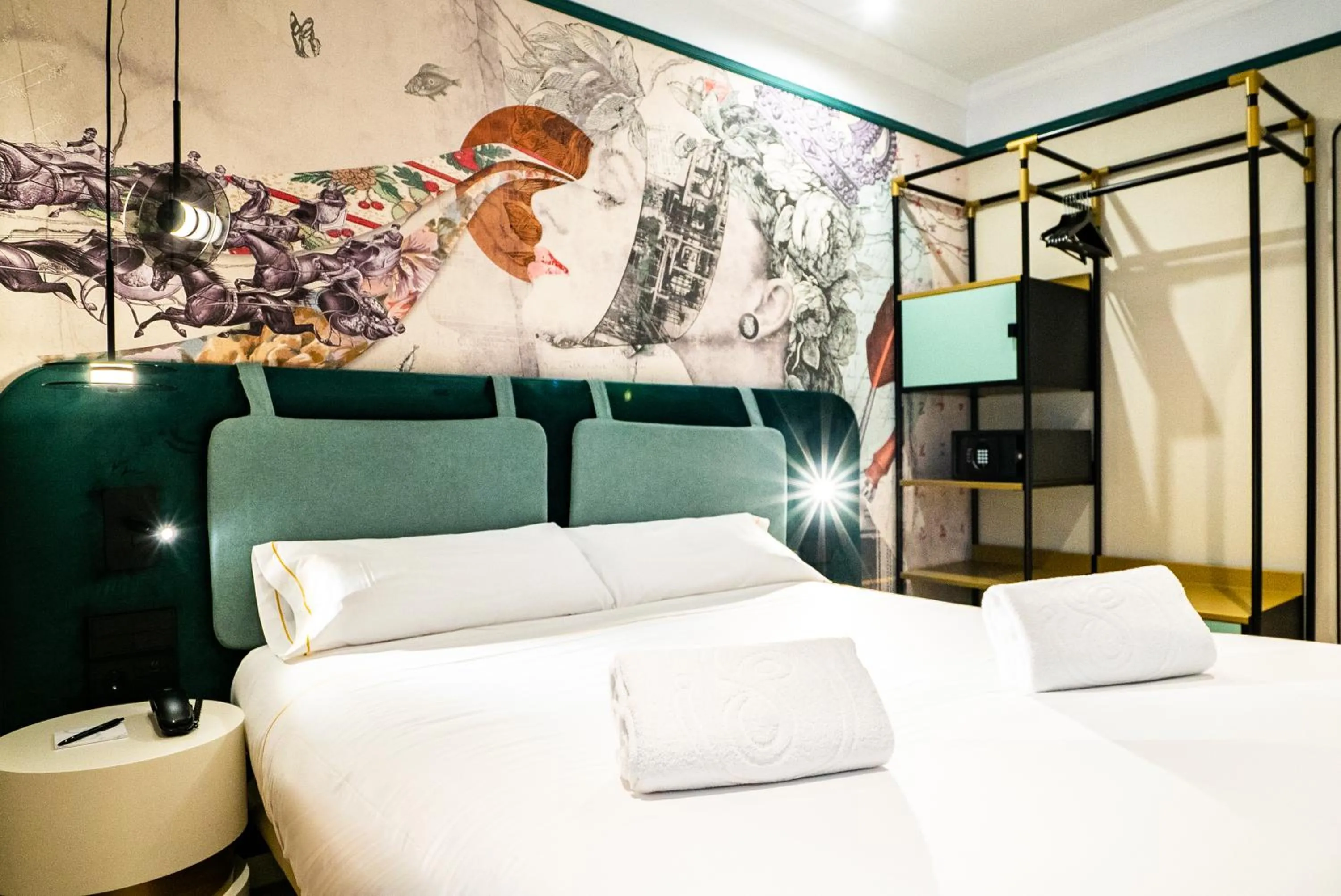 Bedroom, Bed in SmartRental Collection Gran Vía Capital