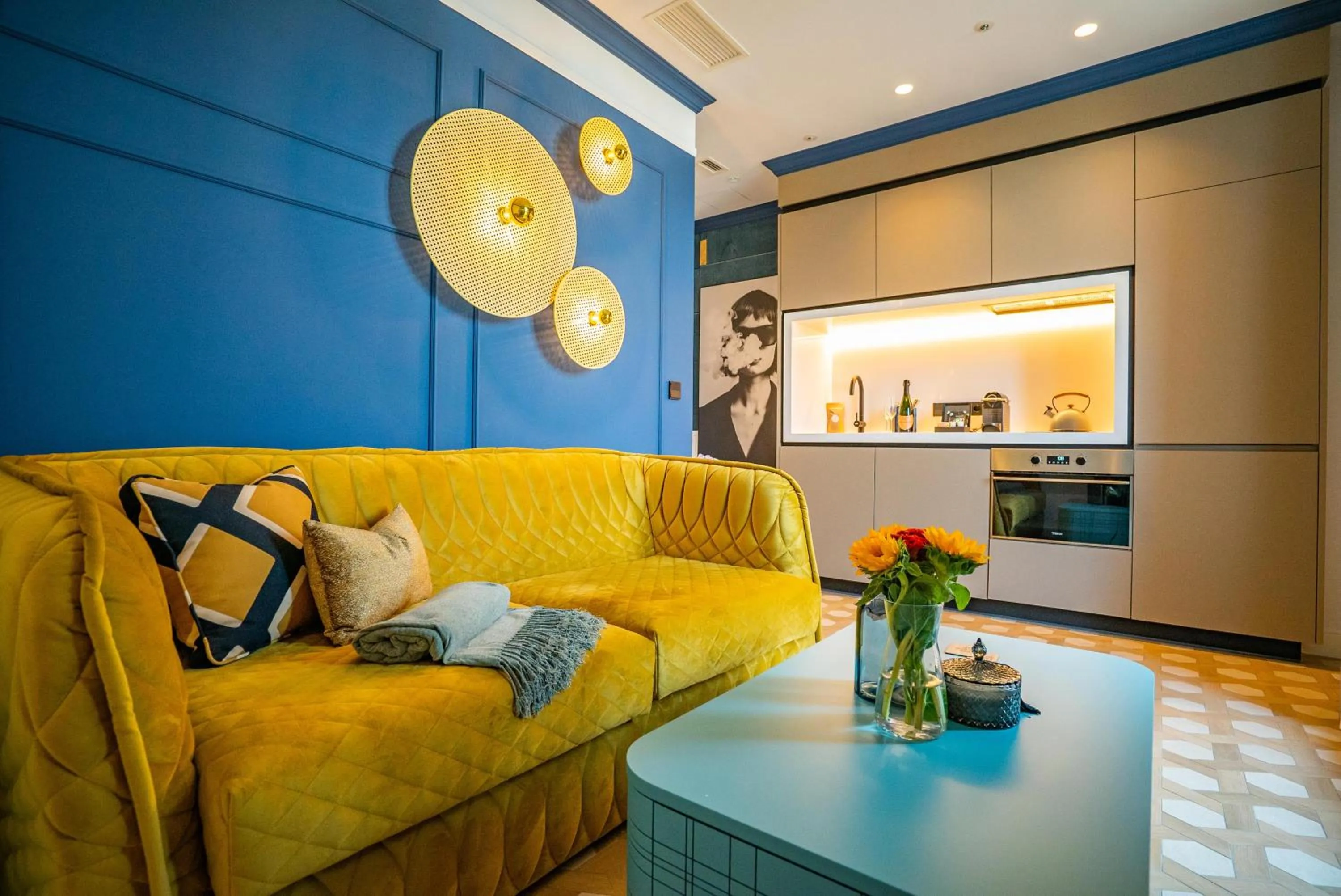 Kitchen or kitchenette in SmartRental Collection Gran Vía Capital