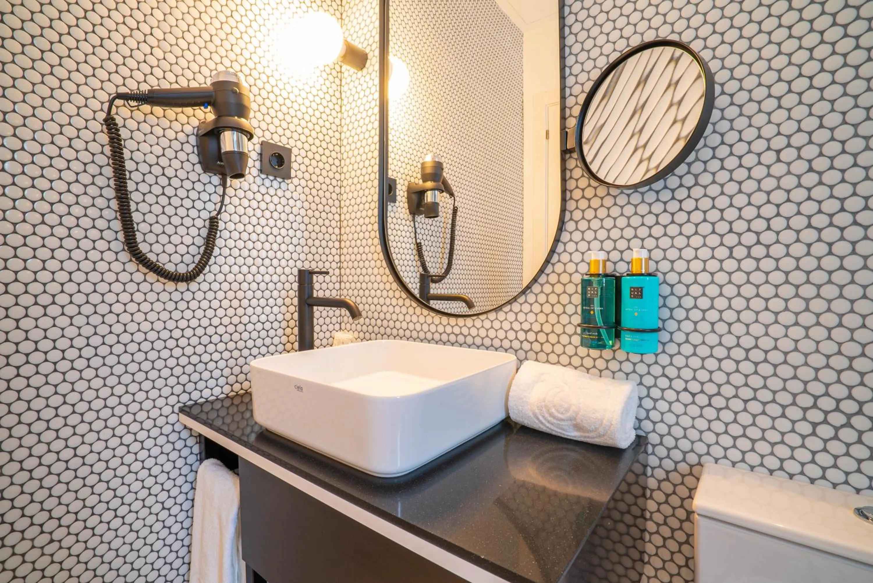 Toilet in SmartRental Collection Gran Vía Capital