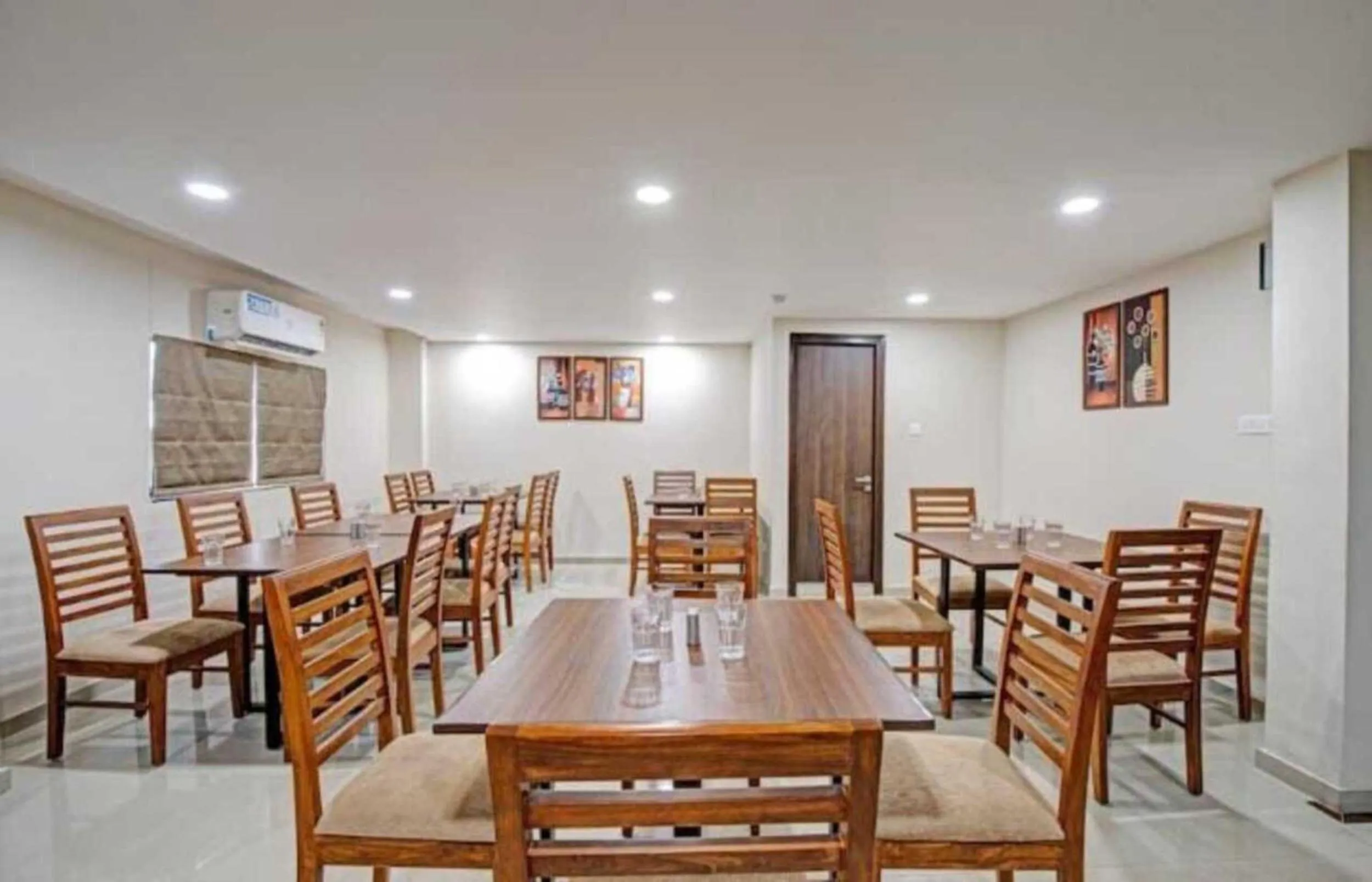 Restaurant/places to eat in Alba Premier, Ahmedabad