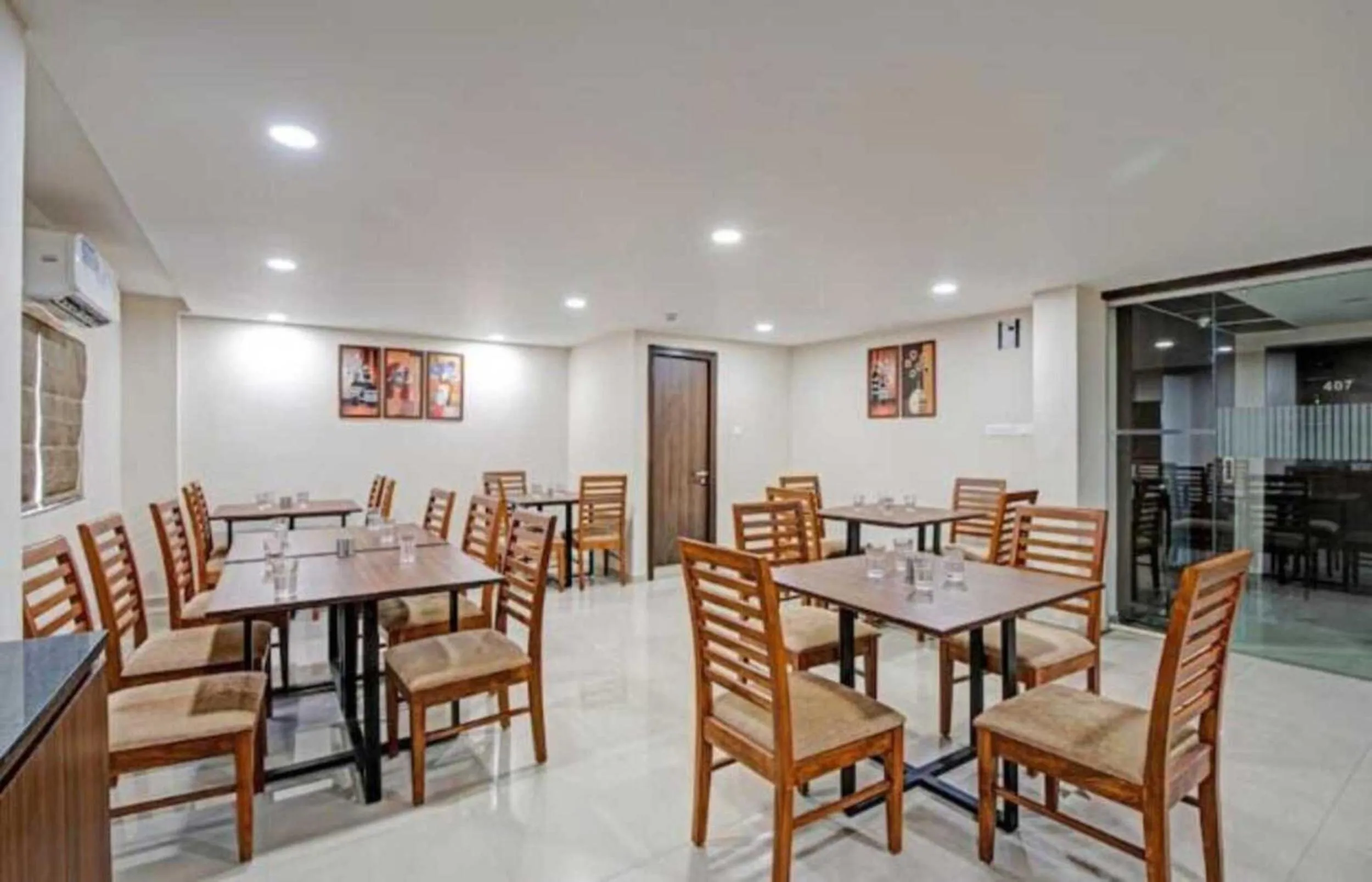 Restaurant/places to eat in Alba Premier, Ahmedabad