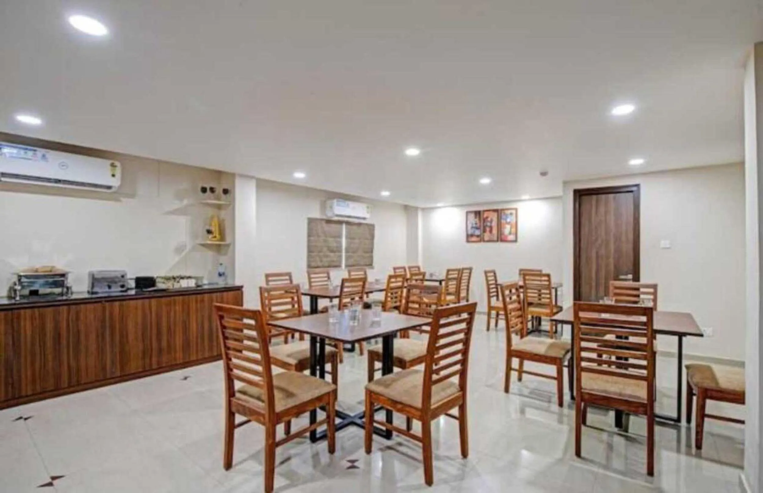 Restaurant/places to eat in Alba Premier, Ahmedabad