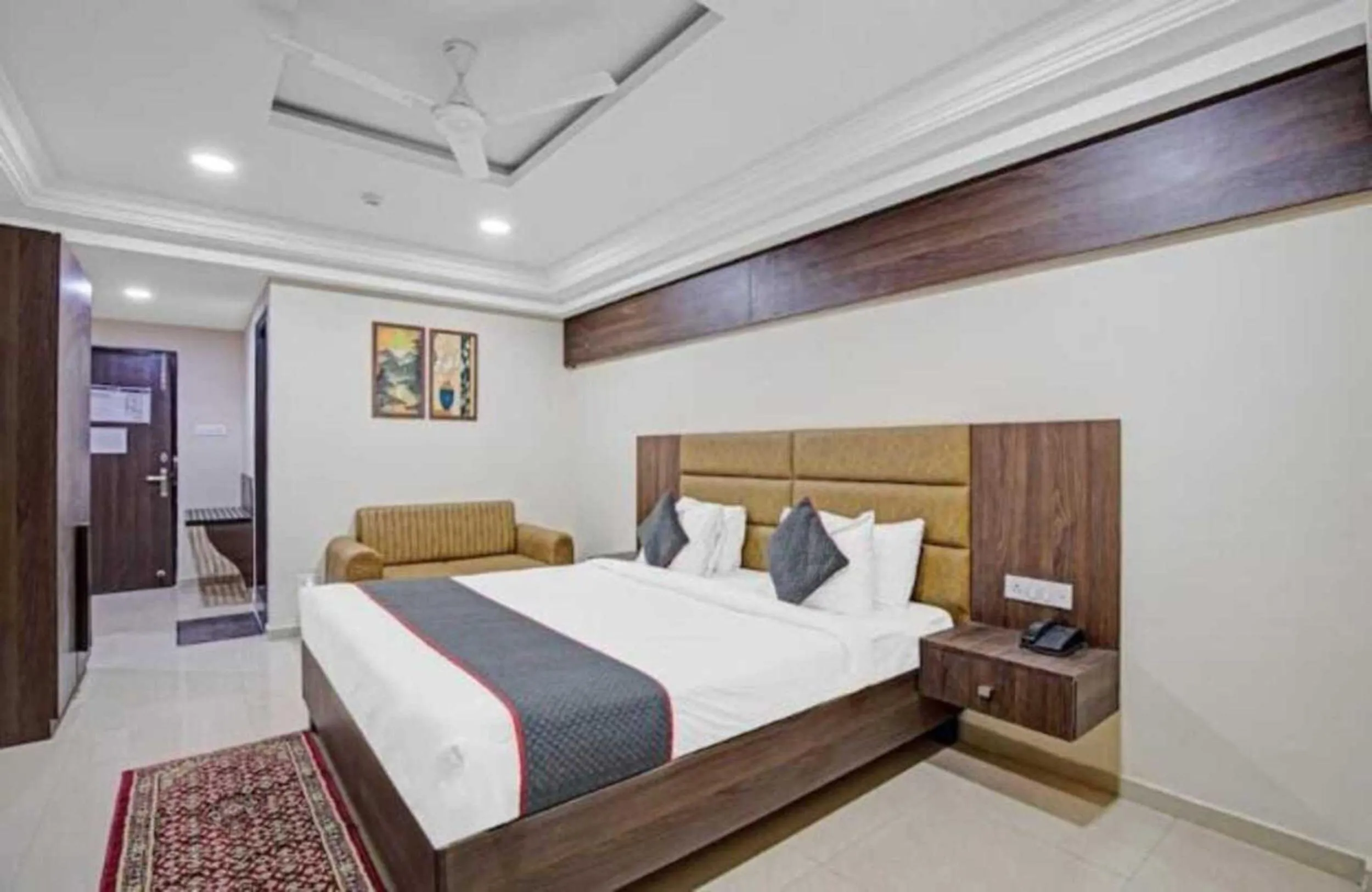 Bedroom, Bed in Alba Premier, Ahmedabad