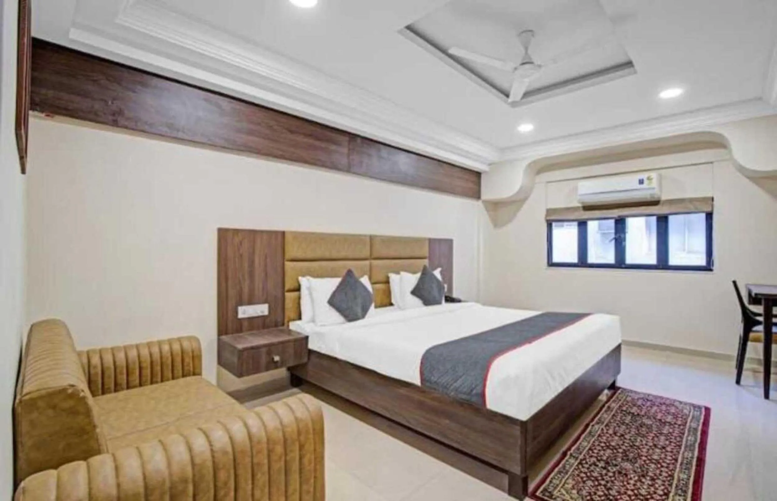 Bedroom, Bed in Alba Premier, Ahmedabad