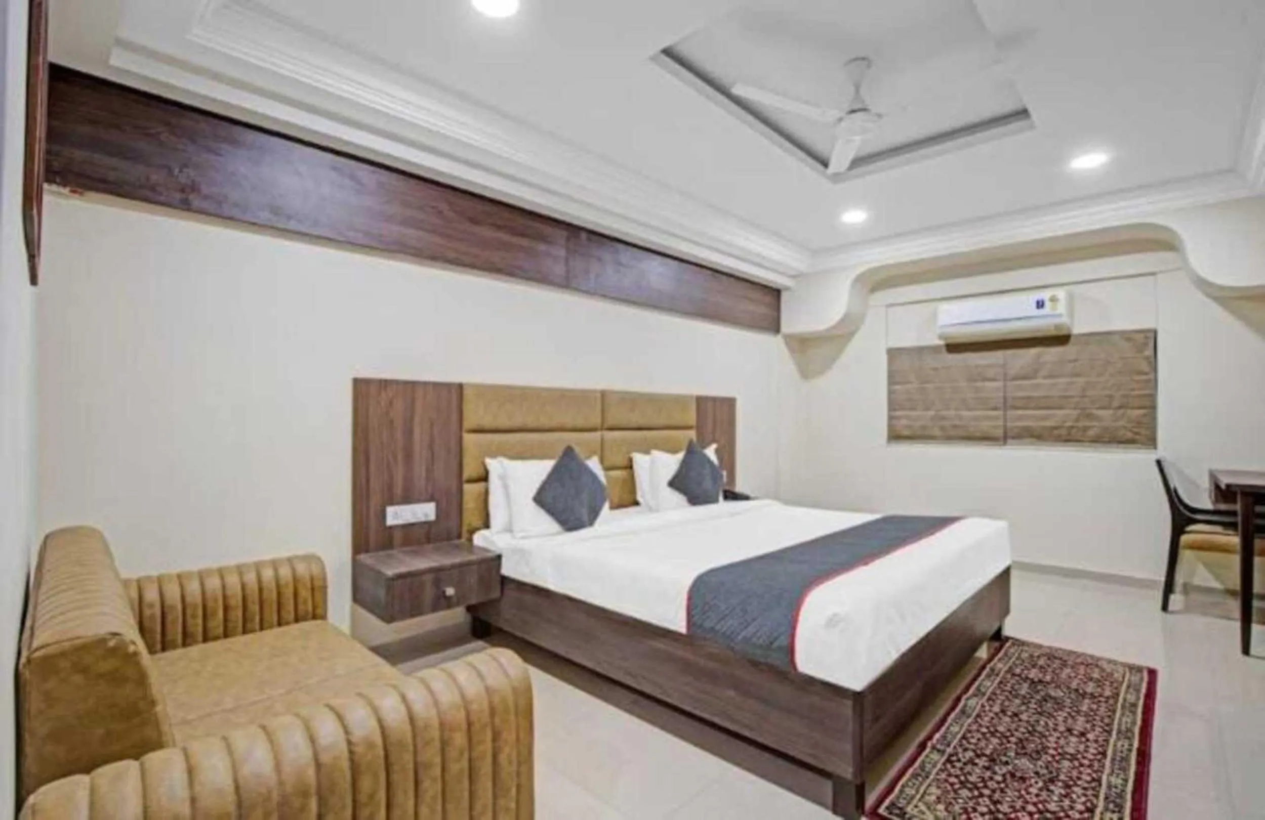 Bedroom, Bed in Alba Premier, Ahmedabad
