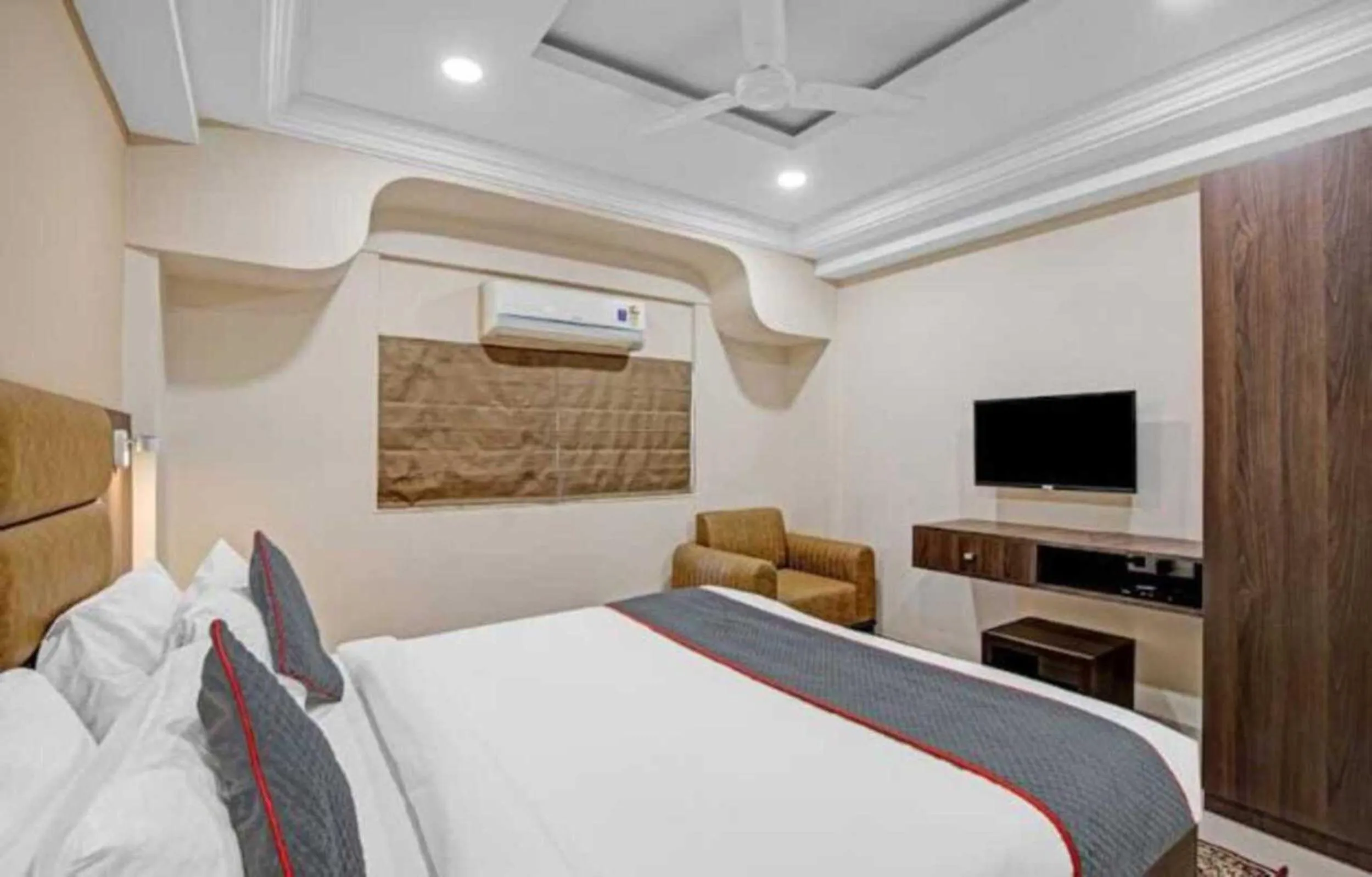 Bedroom, Bed in Alba Premier, Ahmedabad