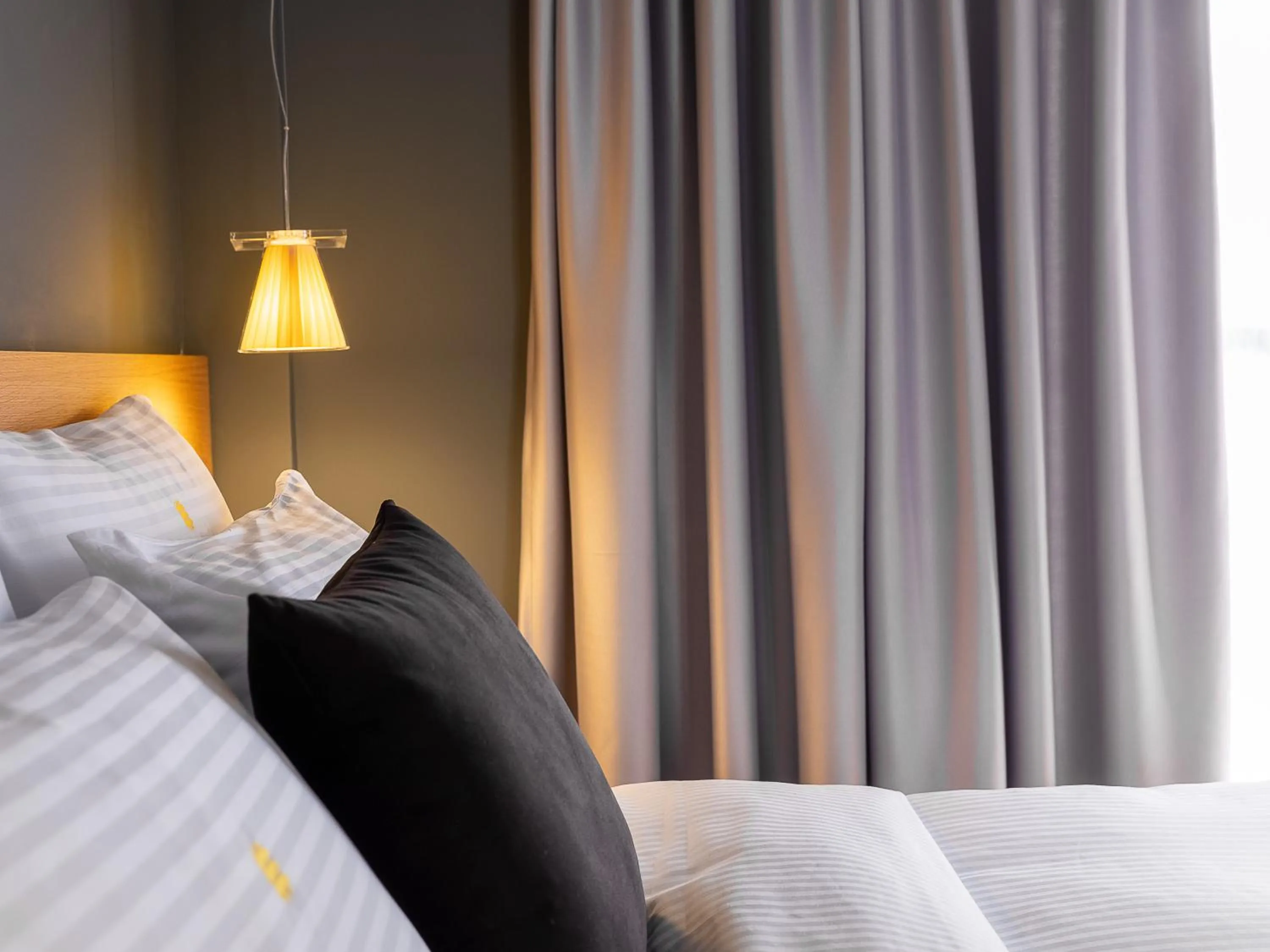 Bed in 3 Pines Design Living