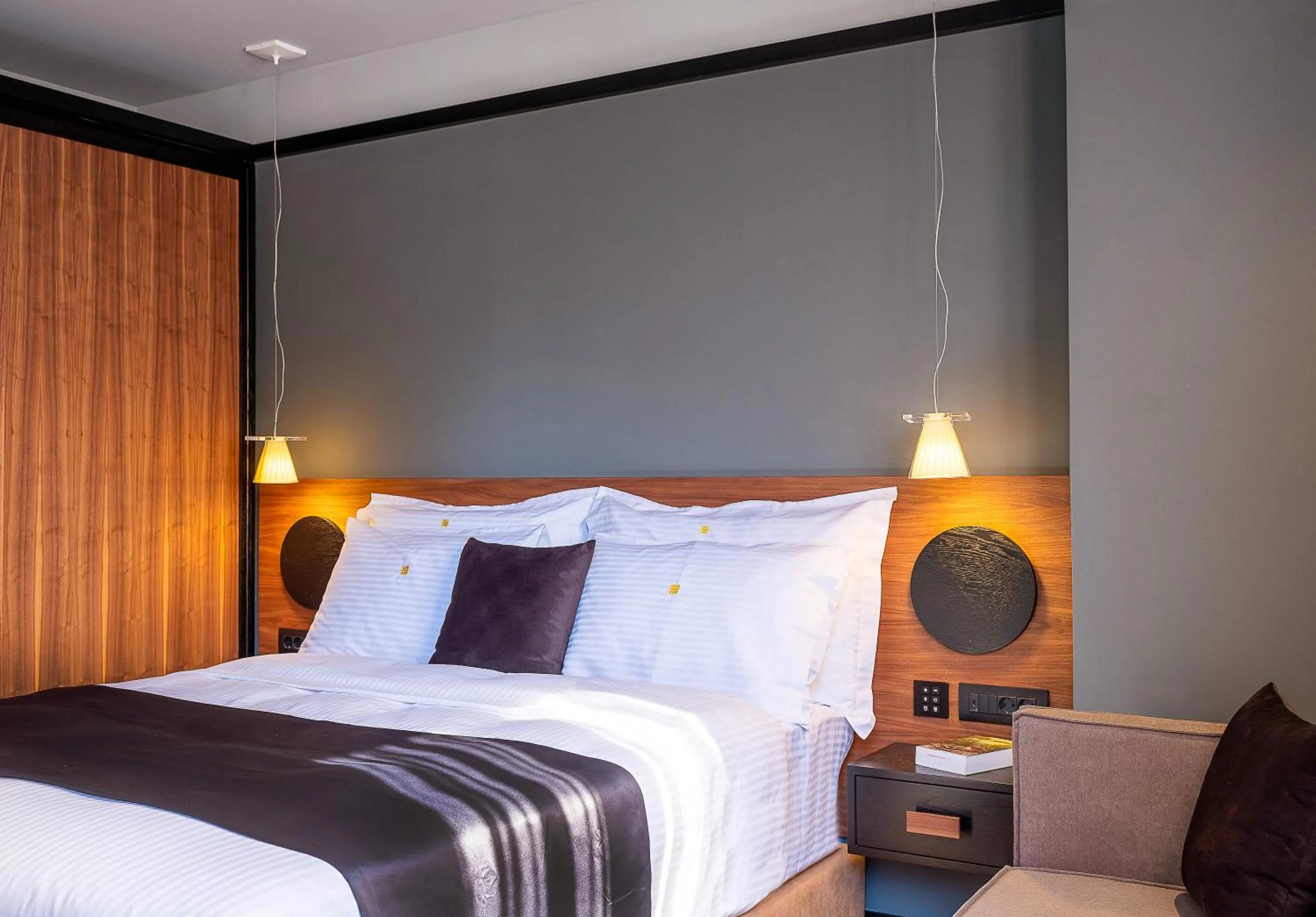 Bed in 3 Pines Design Living