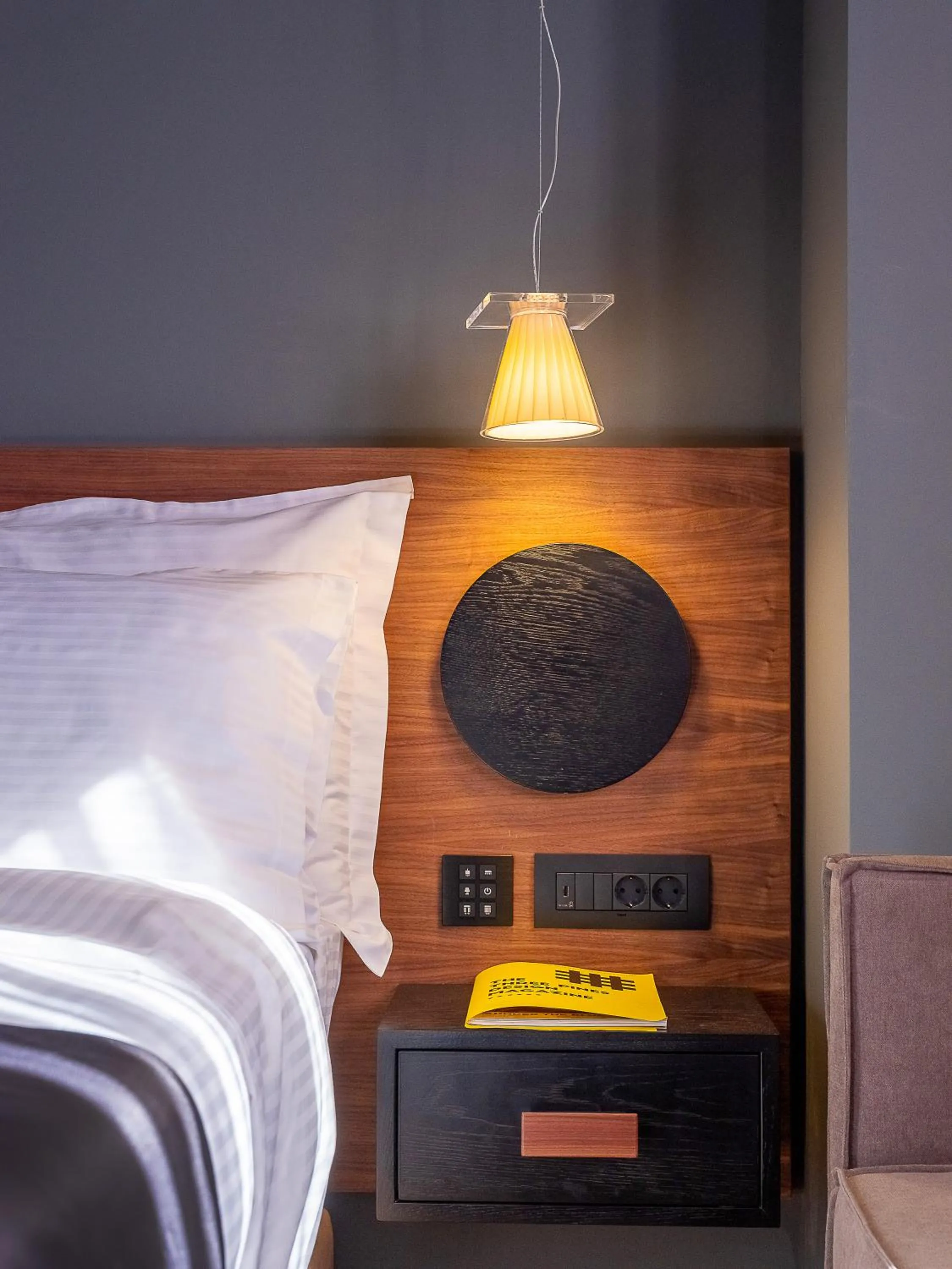 Bed in 3 Pines Design Living