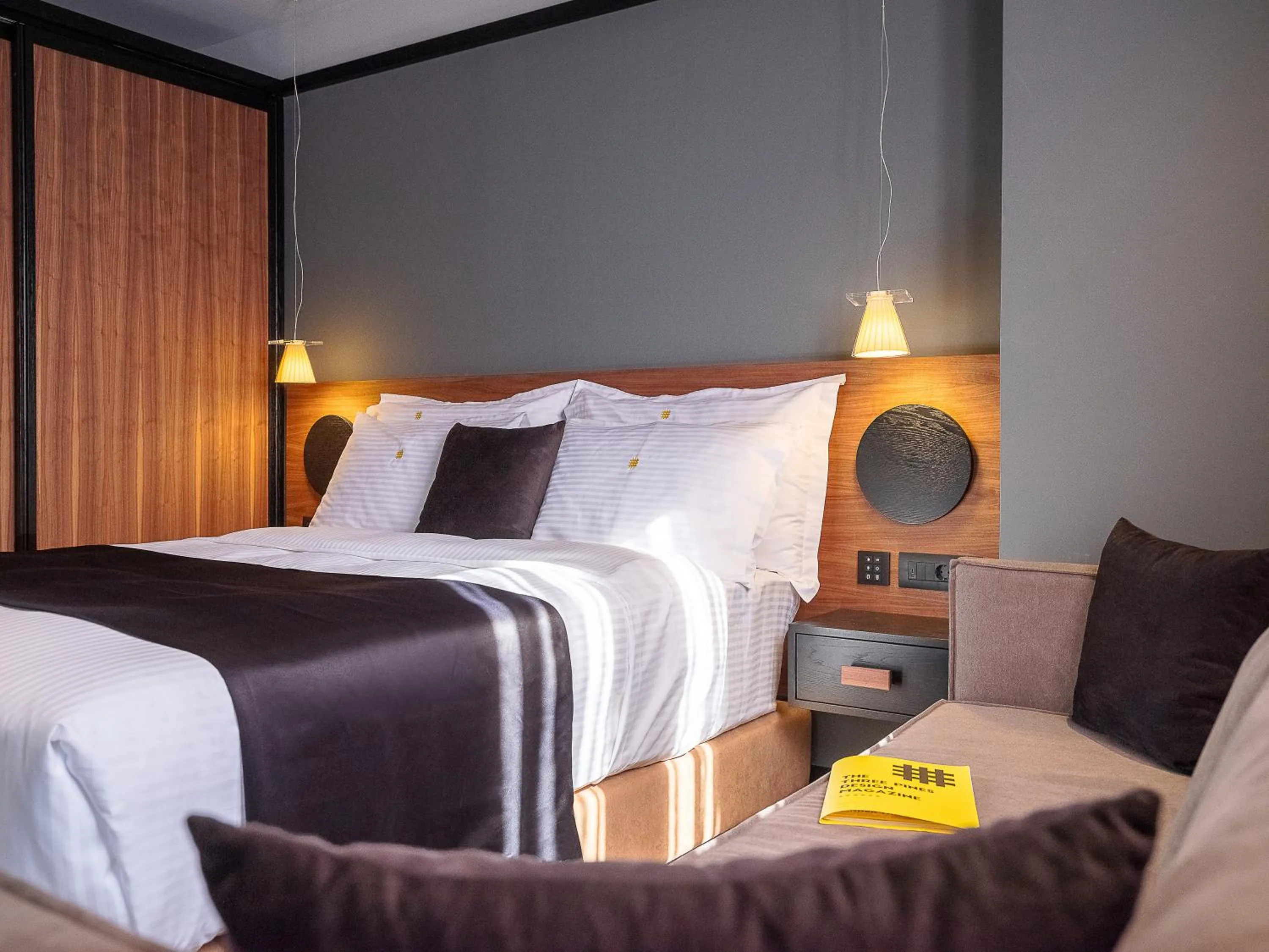 Bed in 3 Pines Design Living