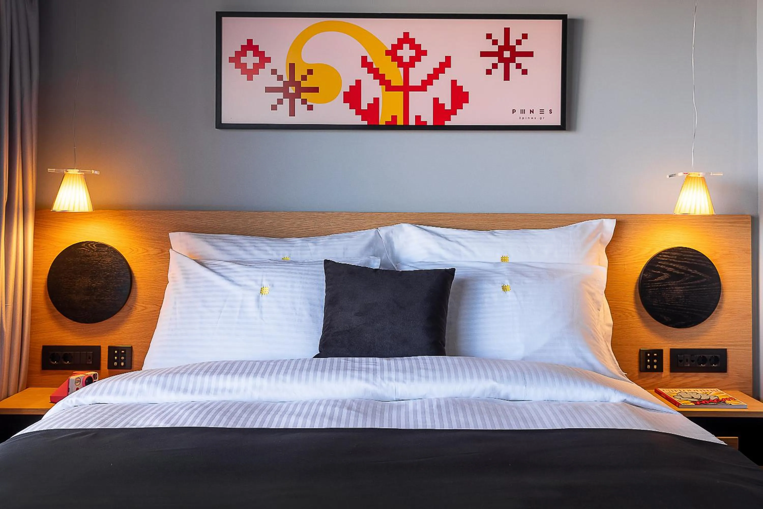 Bed in 3 Pines Design Living