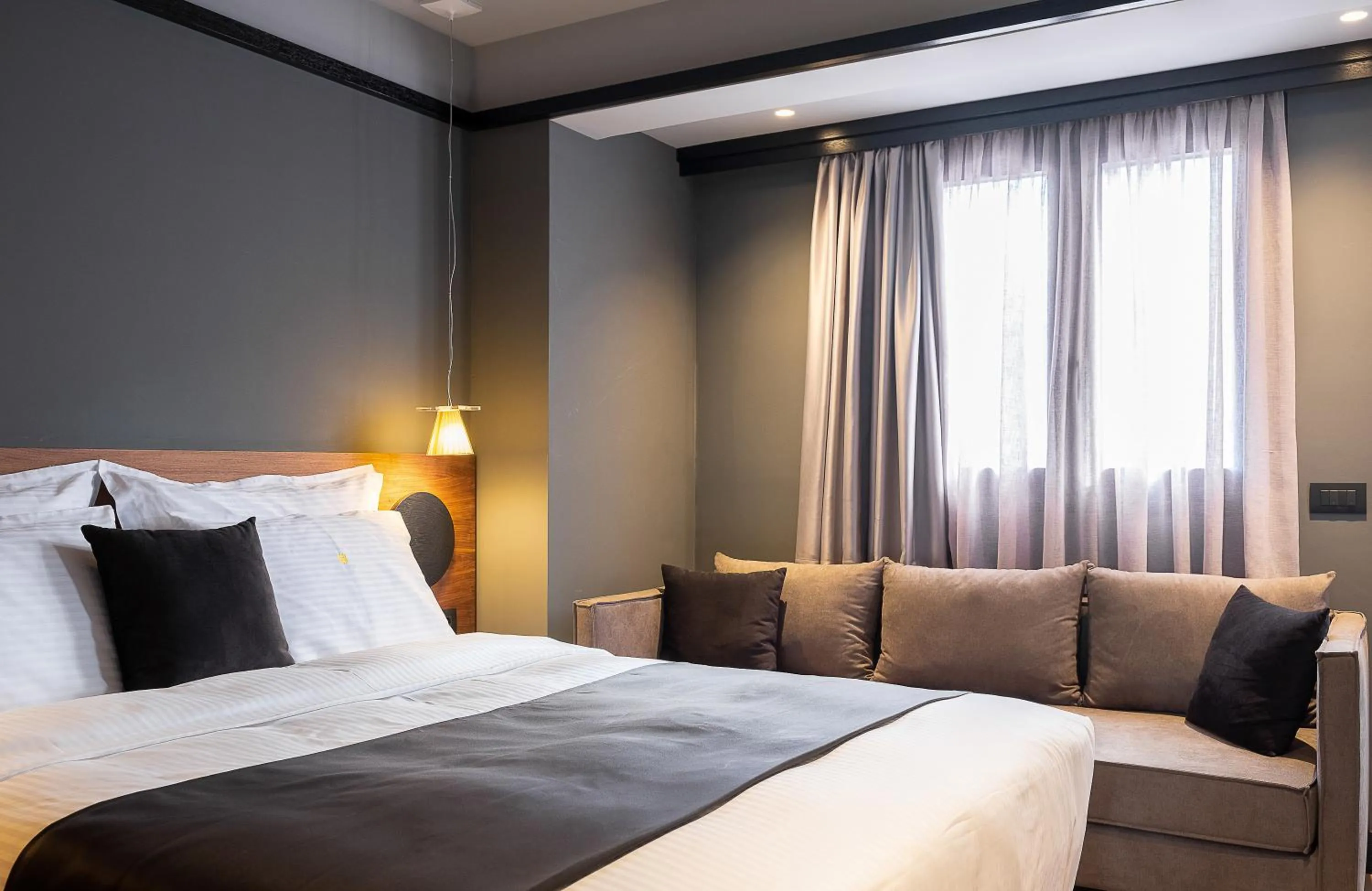 Bed in 3 Pines Design Living