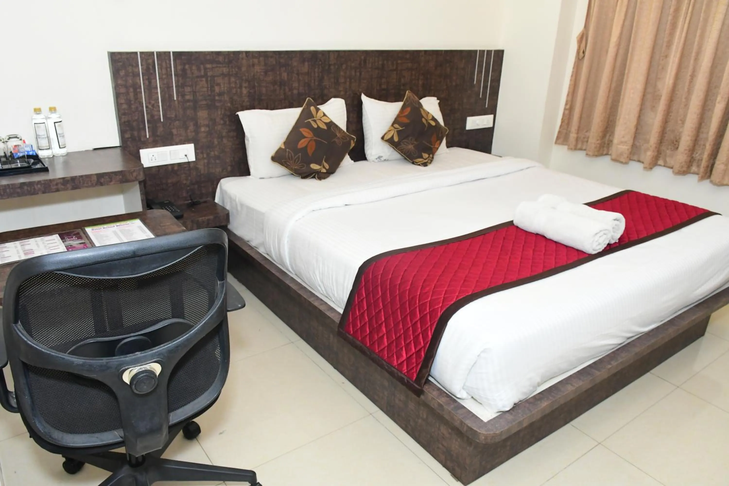 Bed in Sai Vihaar Inn & Suites