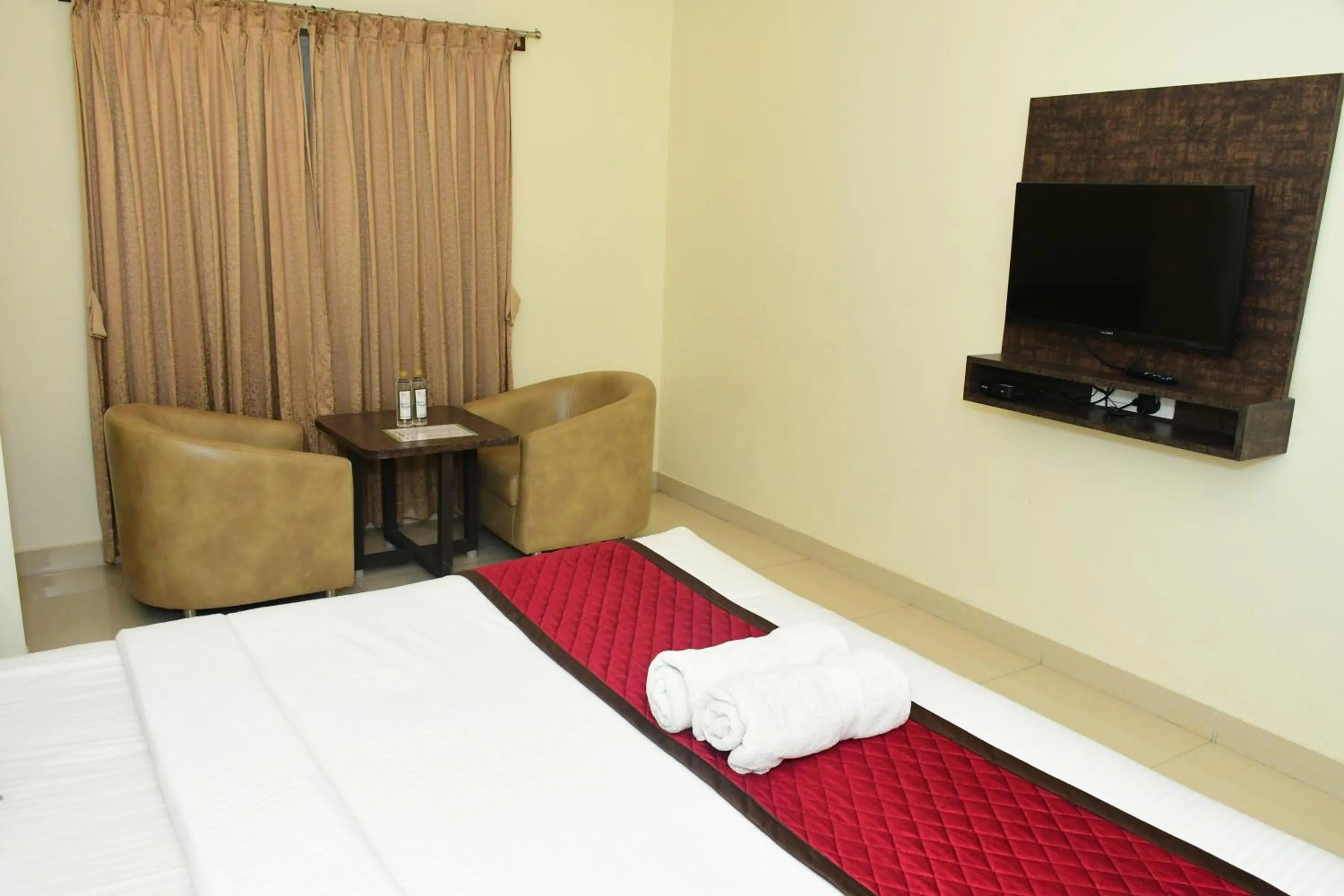 Bedroom, Bed in Sai Vihaar Inn & Suites