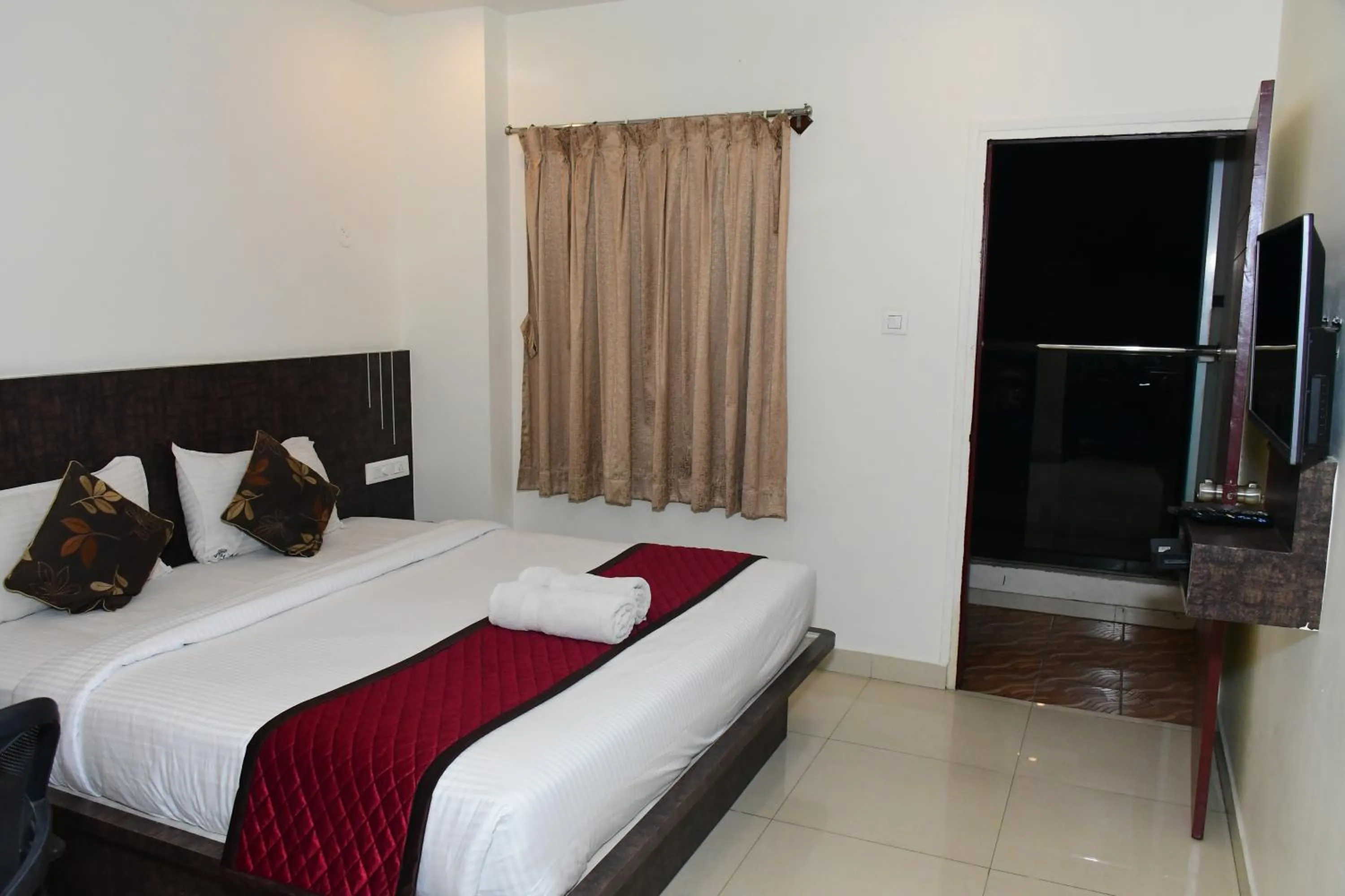 Bedroom, Bed in Sai Vihaar Inn & Suites