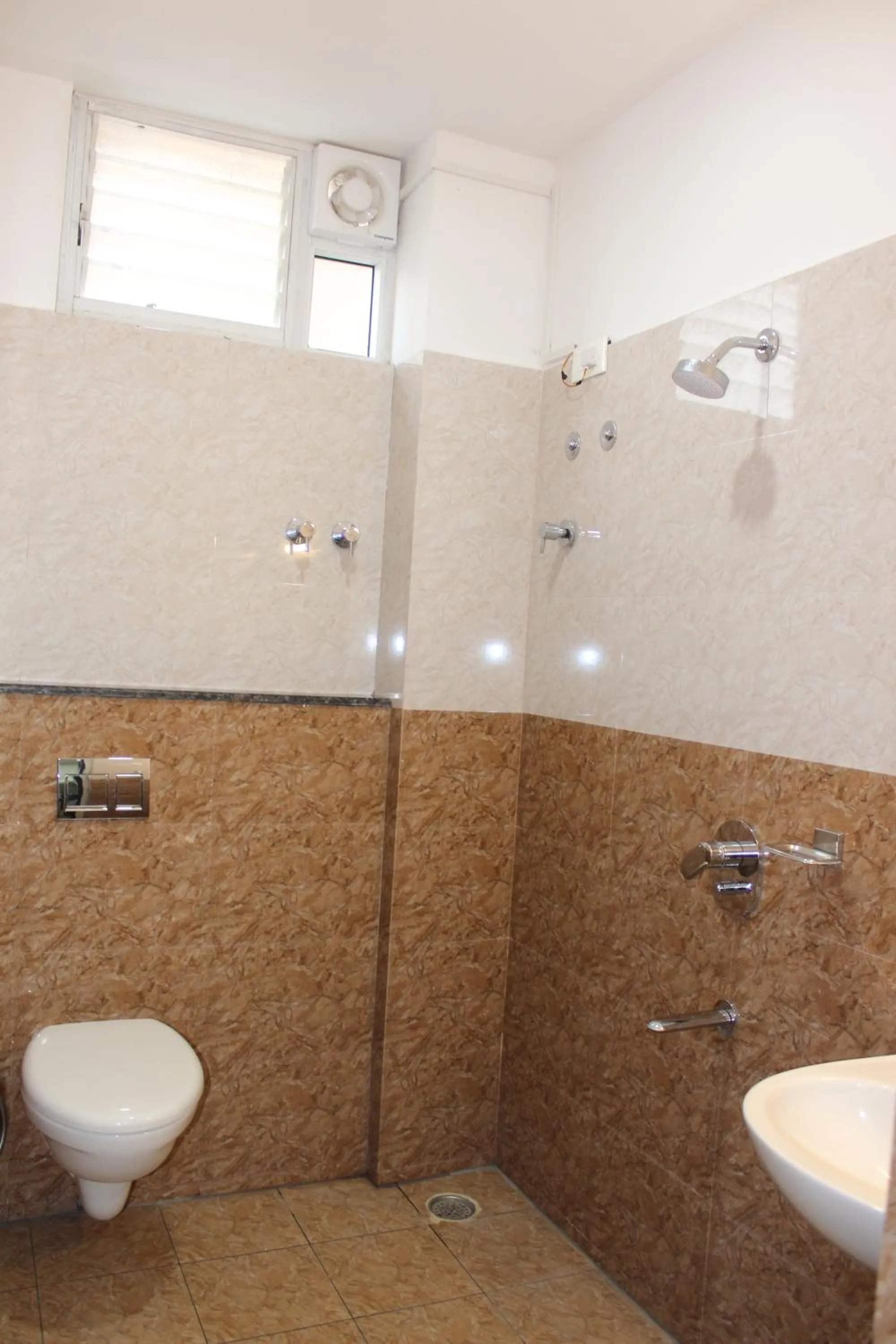 Bathroom in Sai Vihaar Inn & Suites
