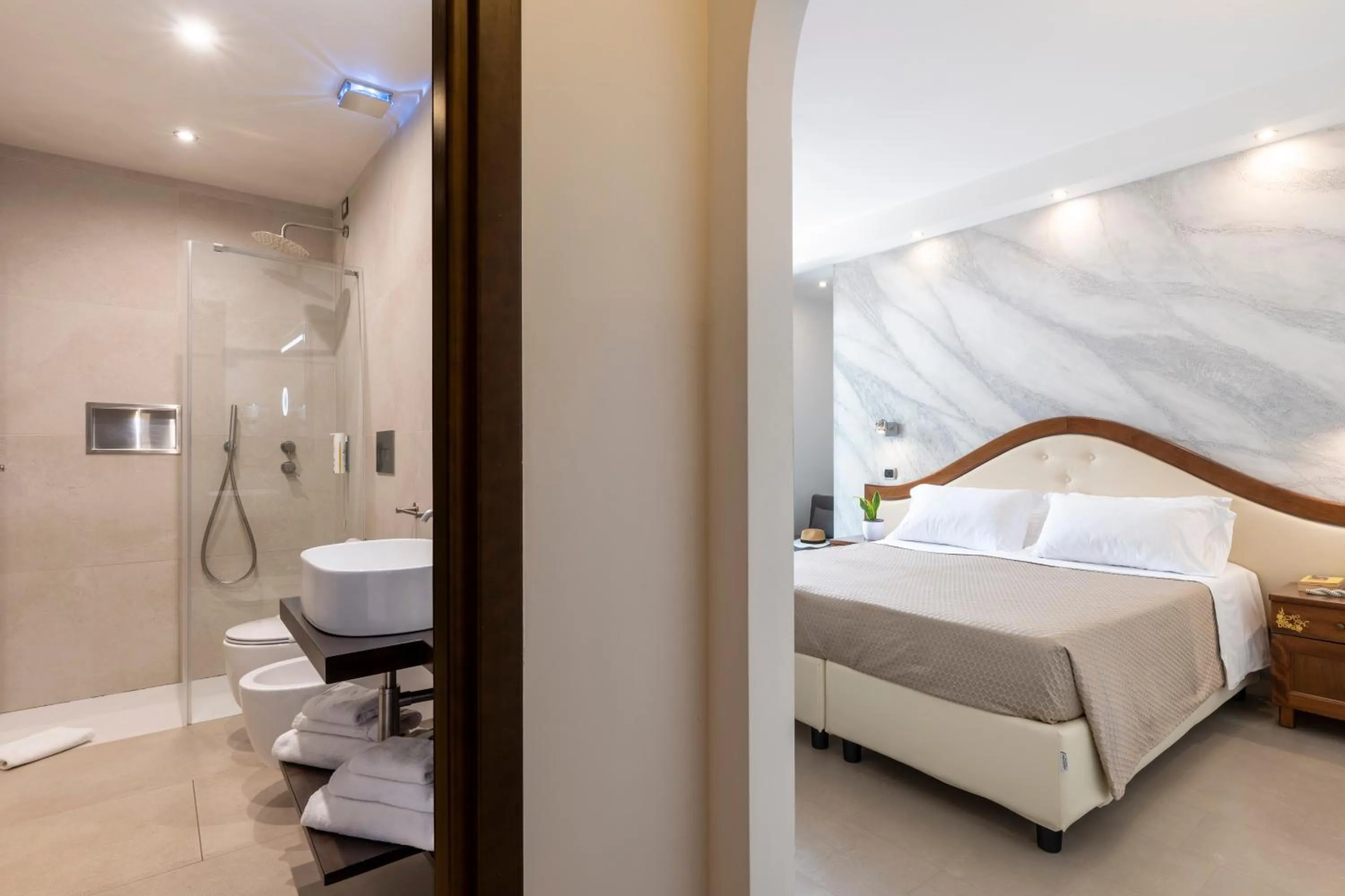 Bathroom, Bed in Hotel Nicoletta