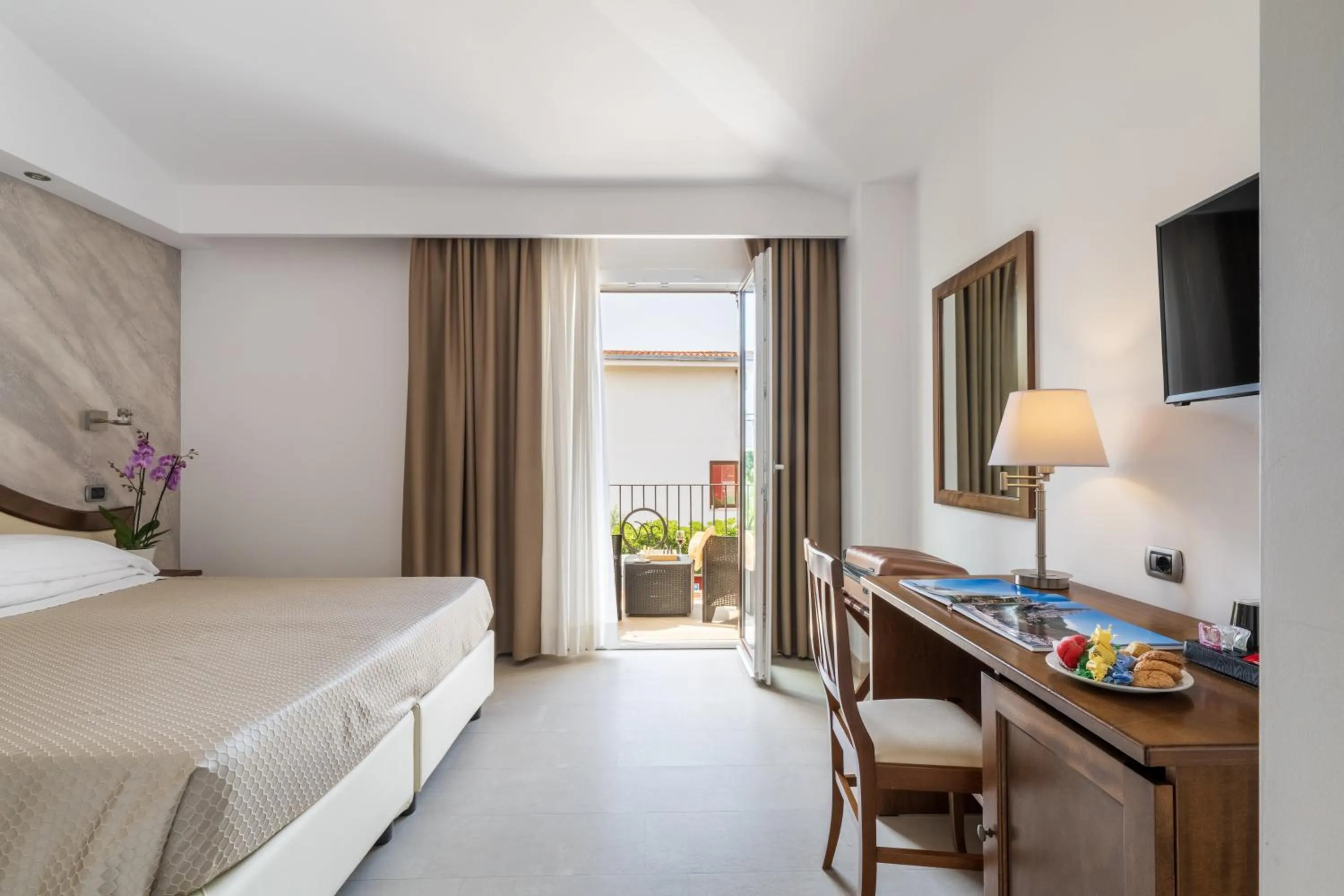 Balcony/Terrace, Bed in Hotel Nicoletta