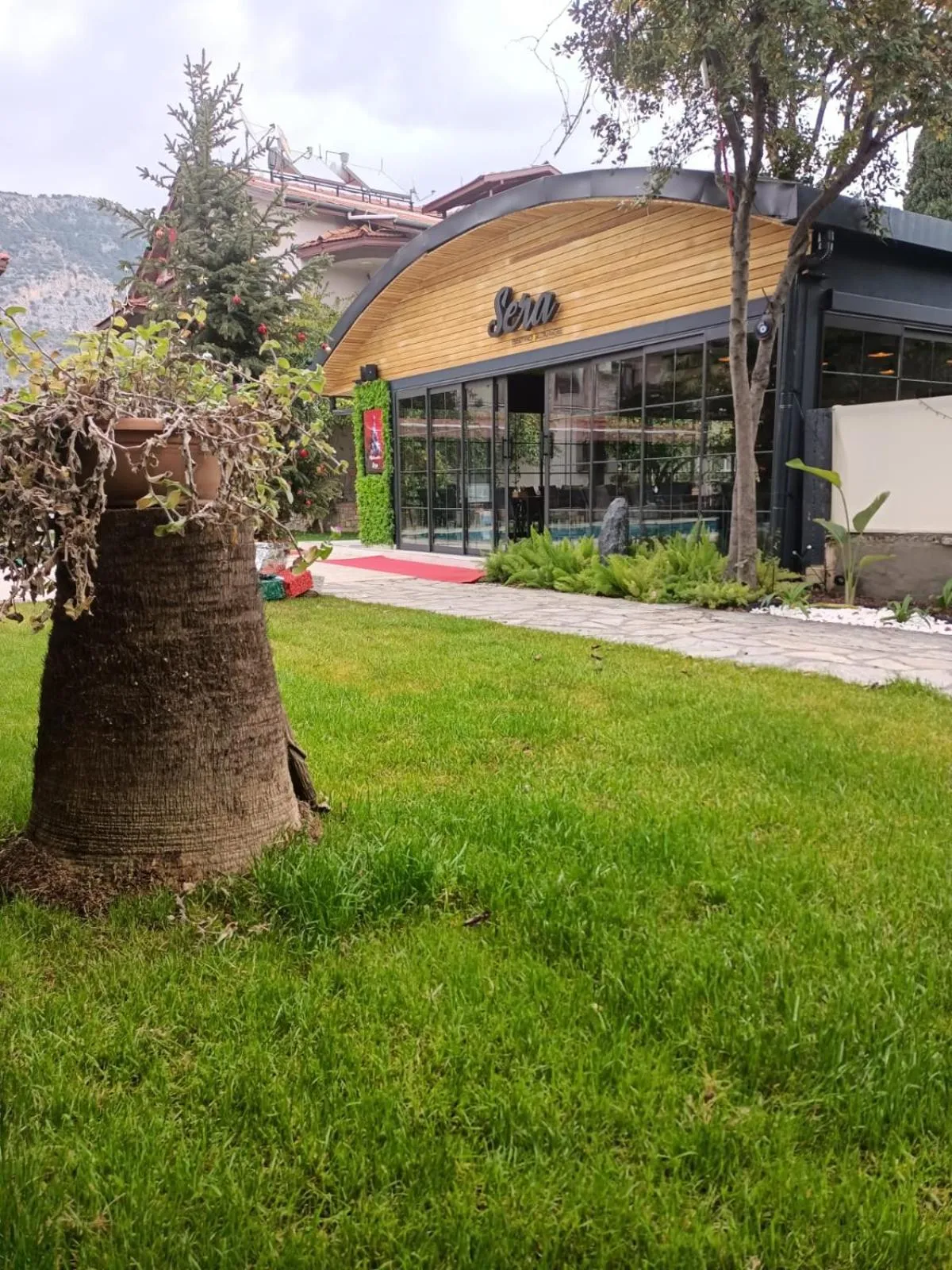 Restaurant/places to eat in Vira Suites Hotel