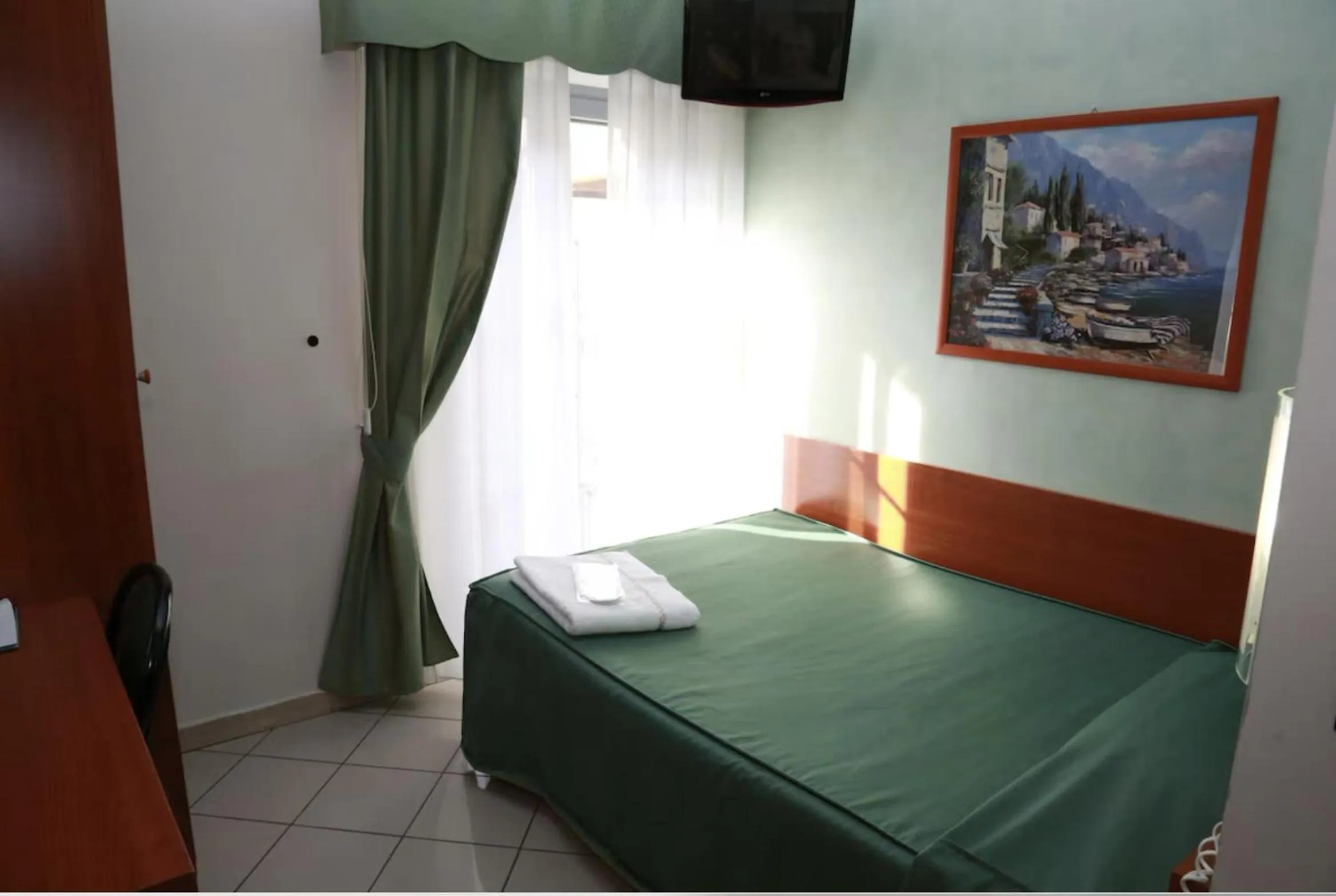 Photo of the whole room, Bed in HD Hotel