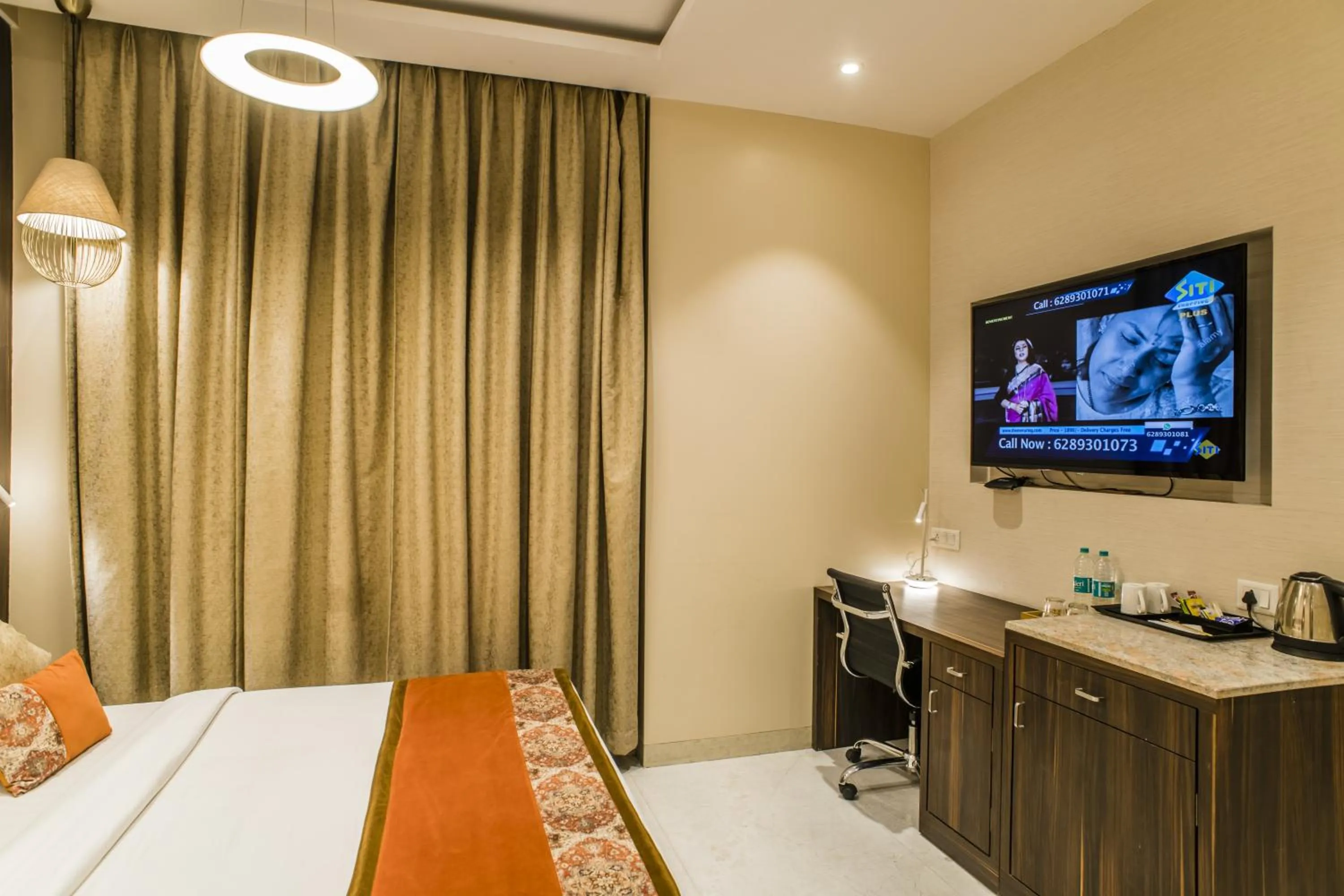 TV and multimedia, Bed in The Citi Residenci Hotel - Asansol