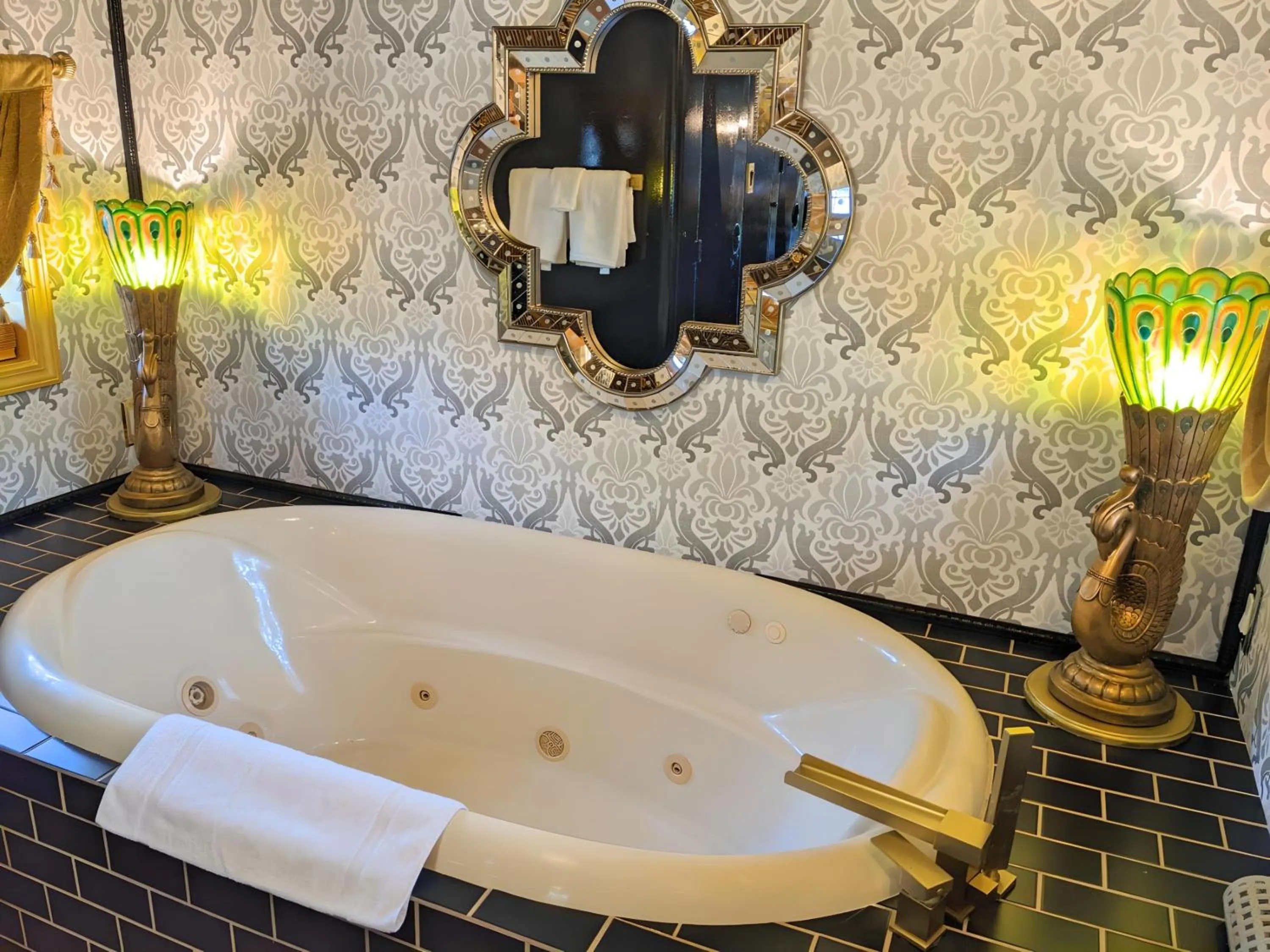 Bath in Olympic Railway Inn