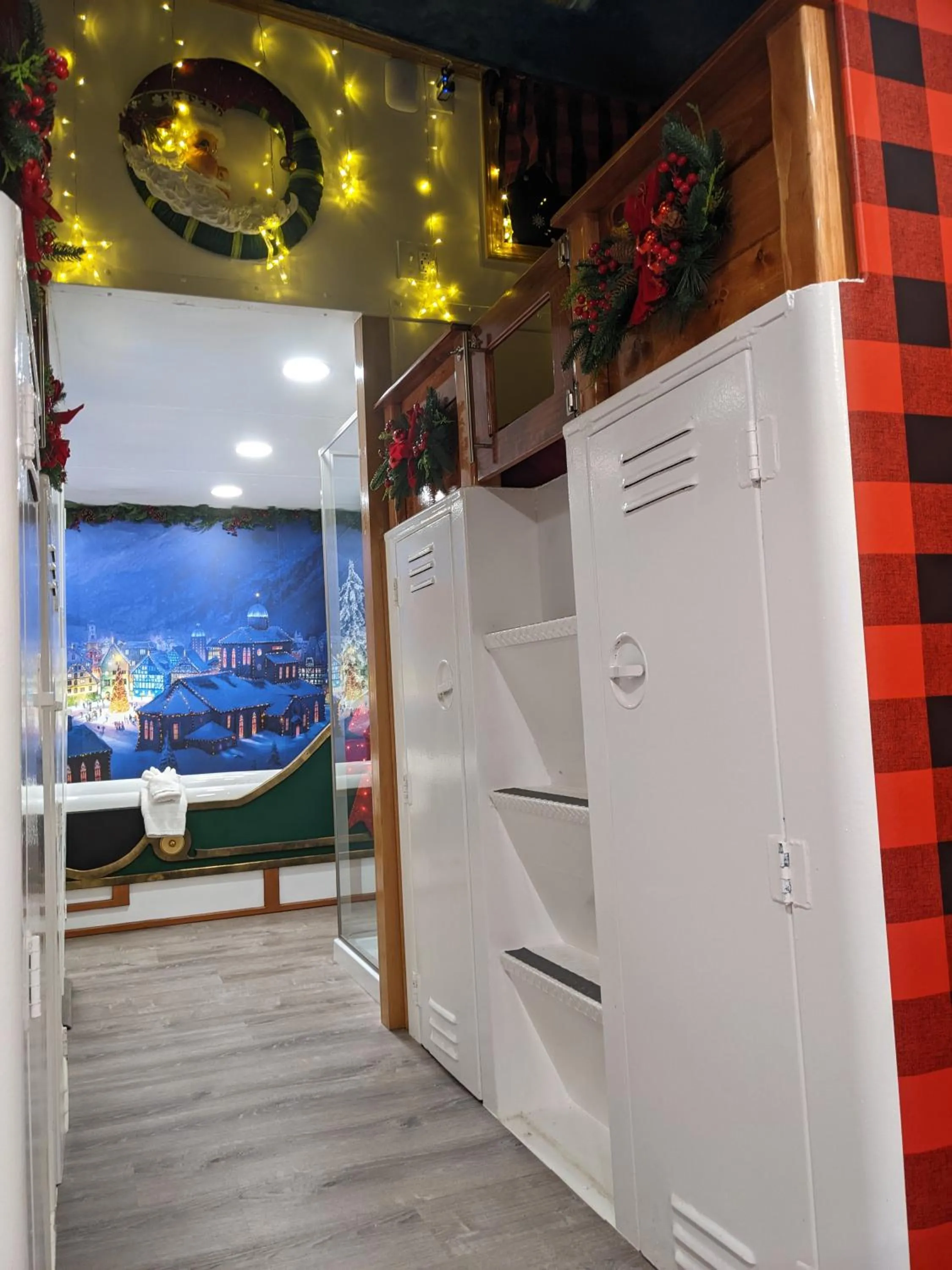 bunk bed in Olympic Railway Inn