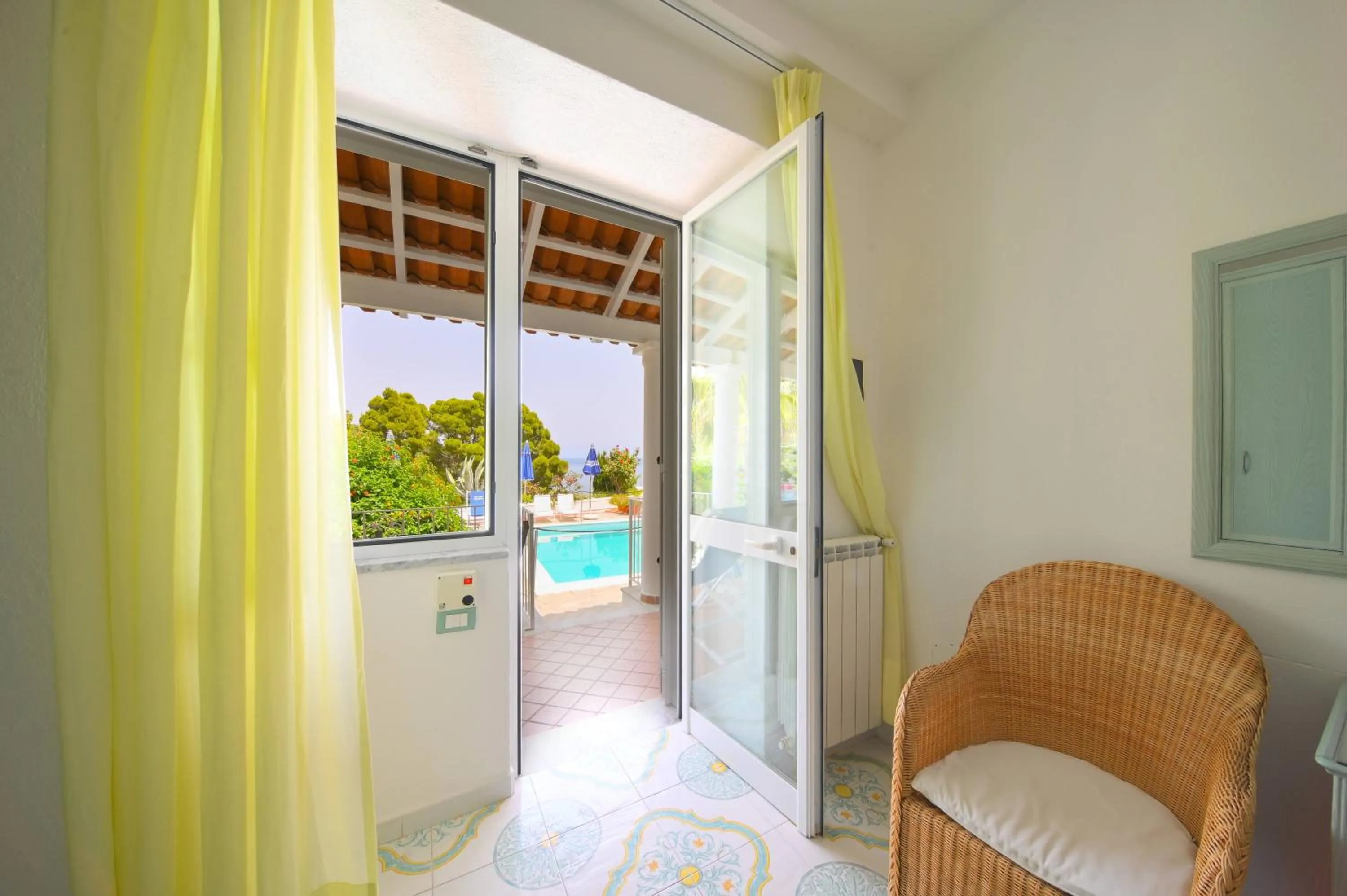 Patio in Hotel Parco Cartaromana