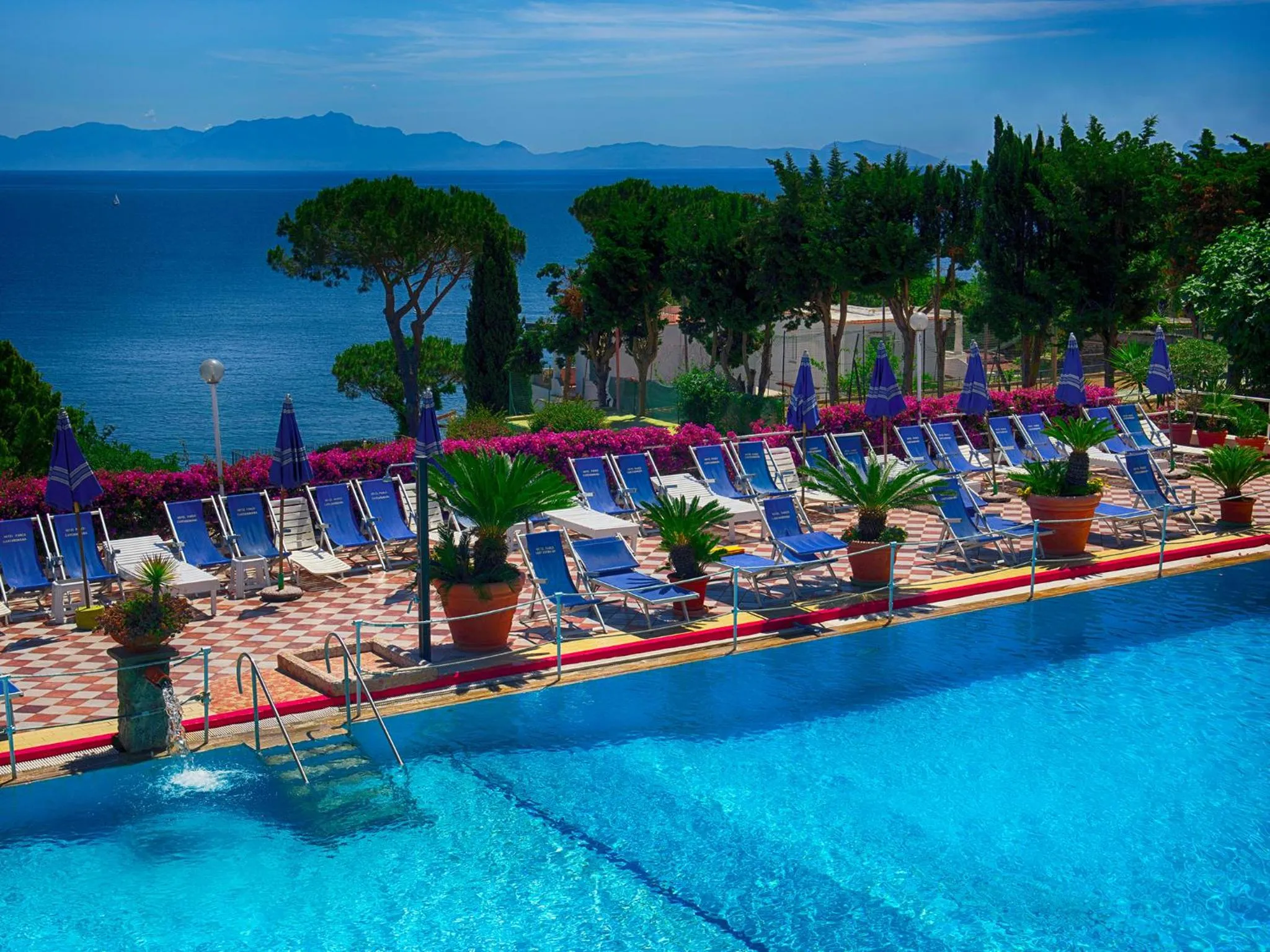 Swimming pool in Hotel Parco Cartaromana
