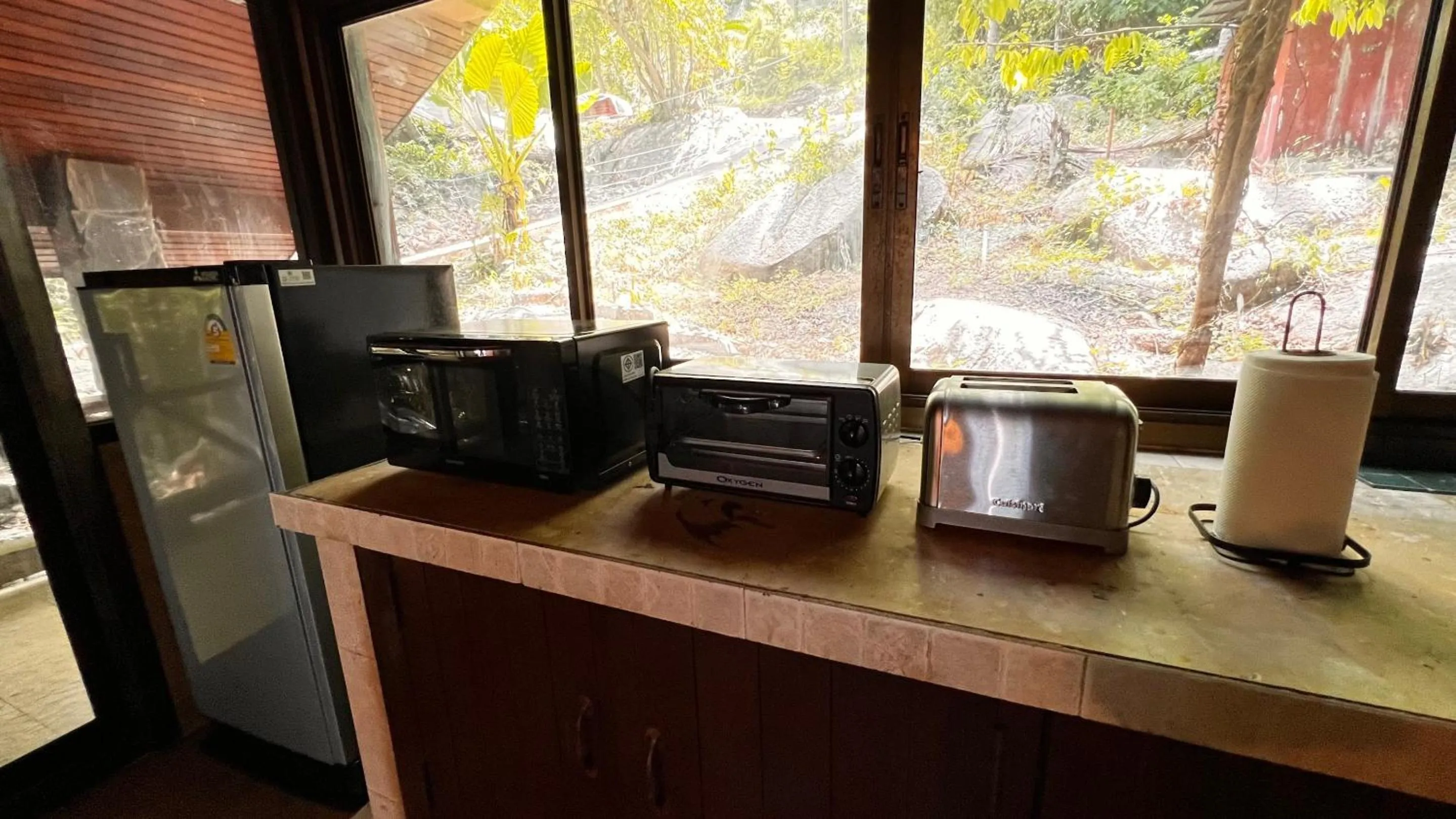 microwave in Kawarin Secret Hut Hotel and Resort