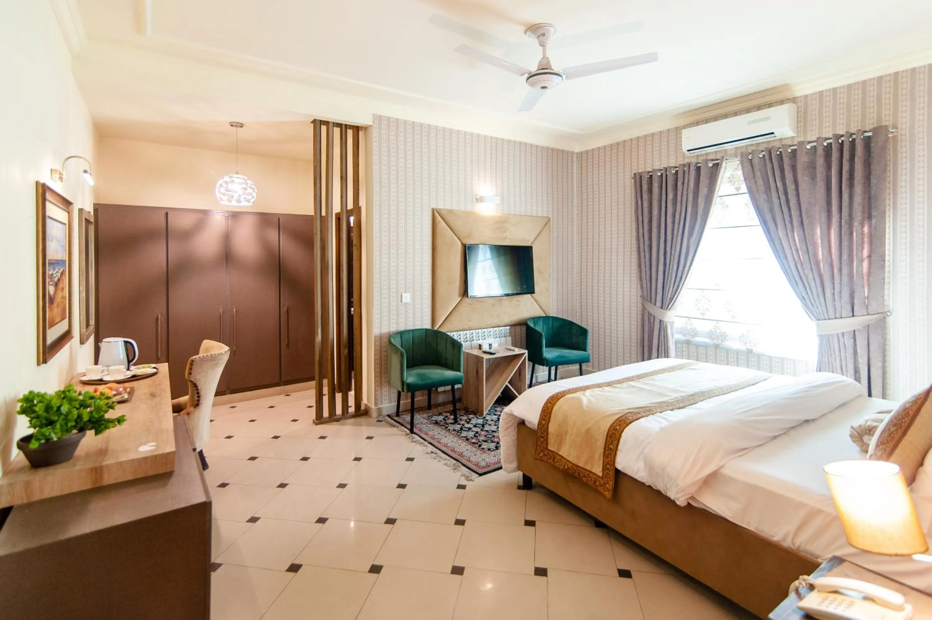 Bed in Shelton's Rezidor Islamabad