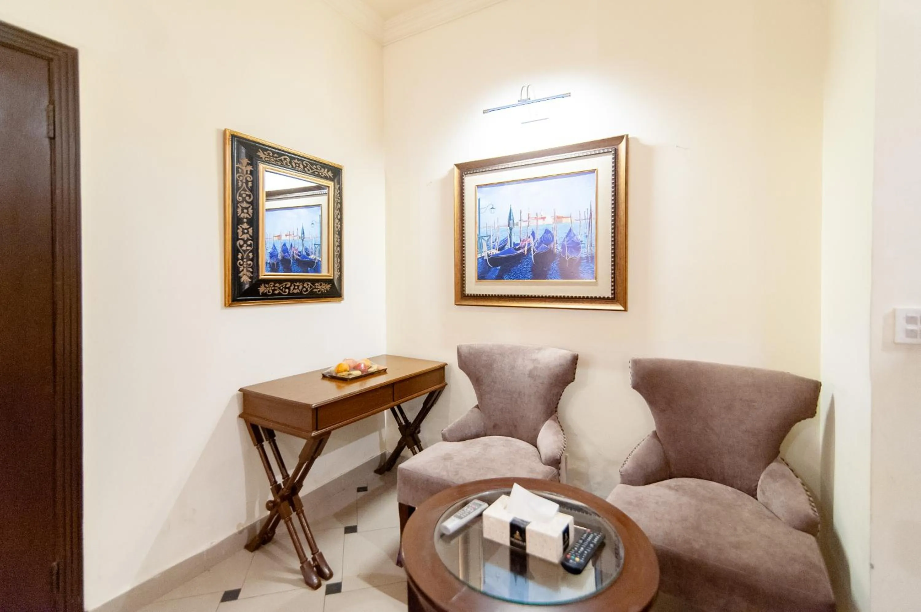 Seating area in Shelton's Rezidor Islamabad