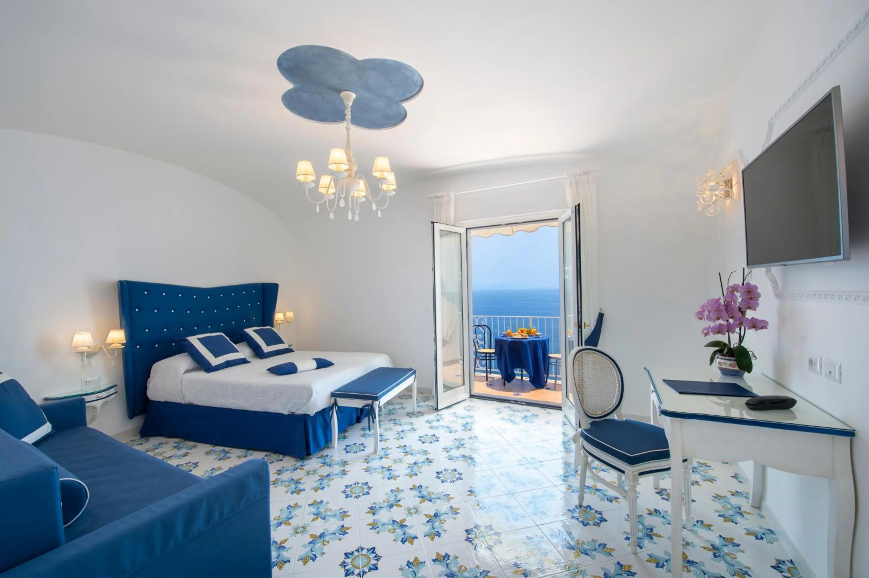 Nearby landmark, Bed in Open Gate