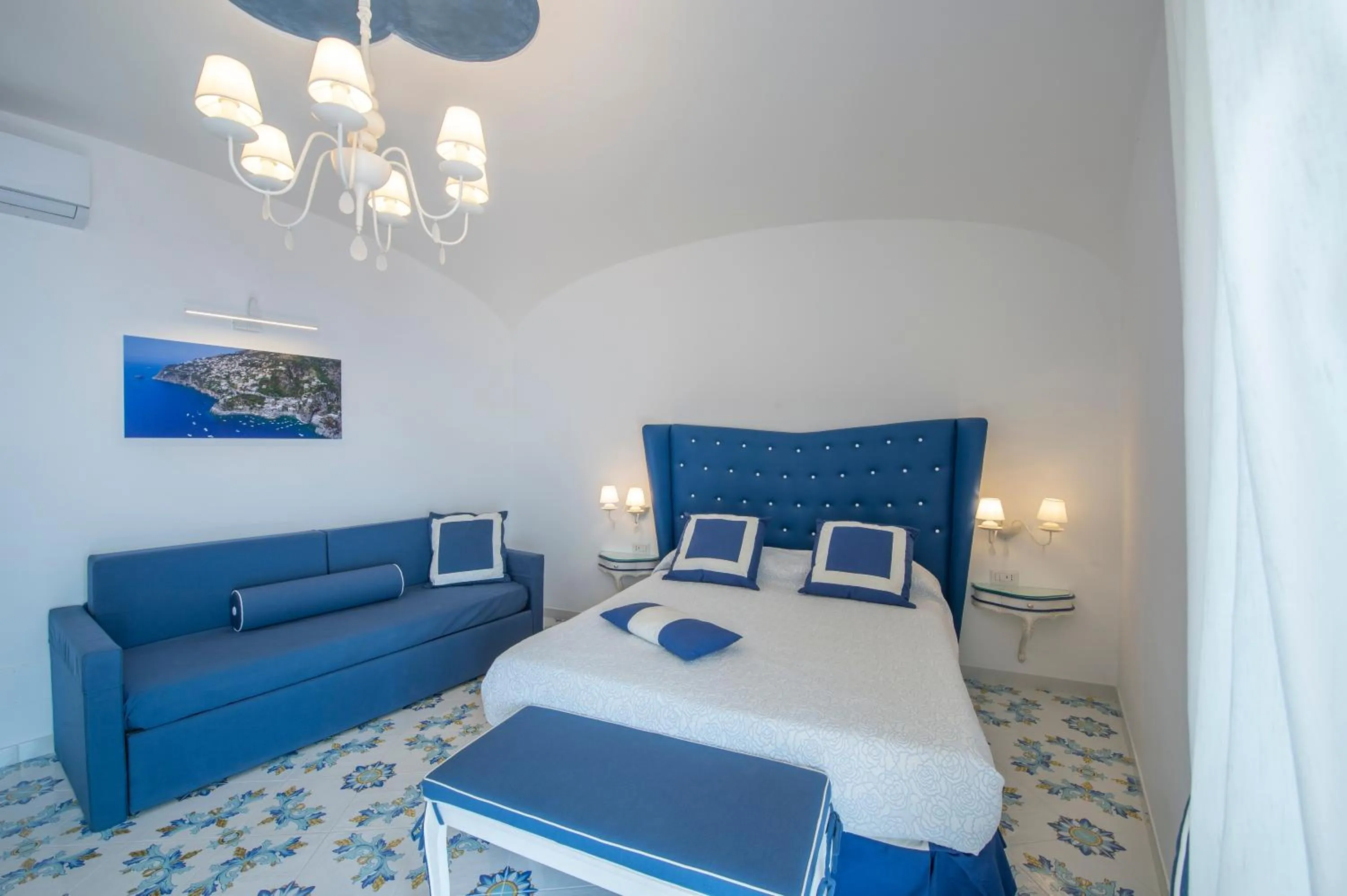 Nearby landmark, Bed in Open Gate