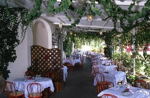 Restaurant/places to eat in Open Gate