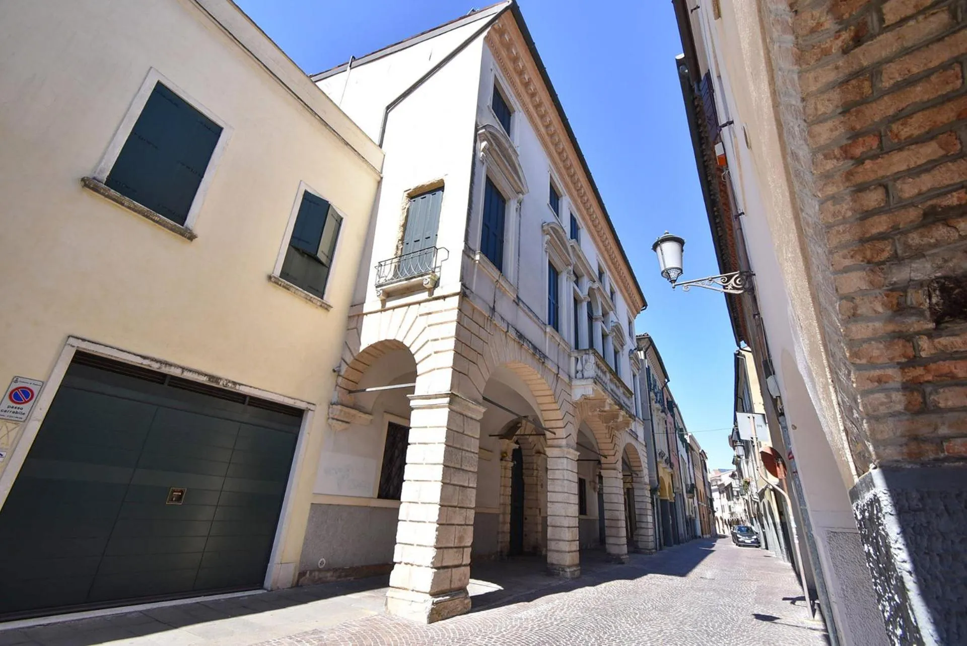 Luxury Battisti free Parking