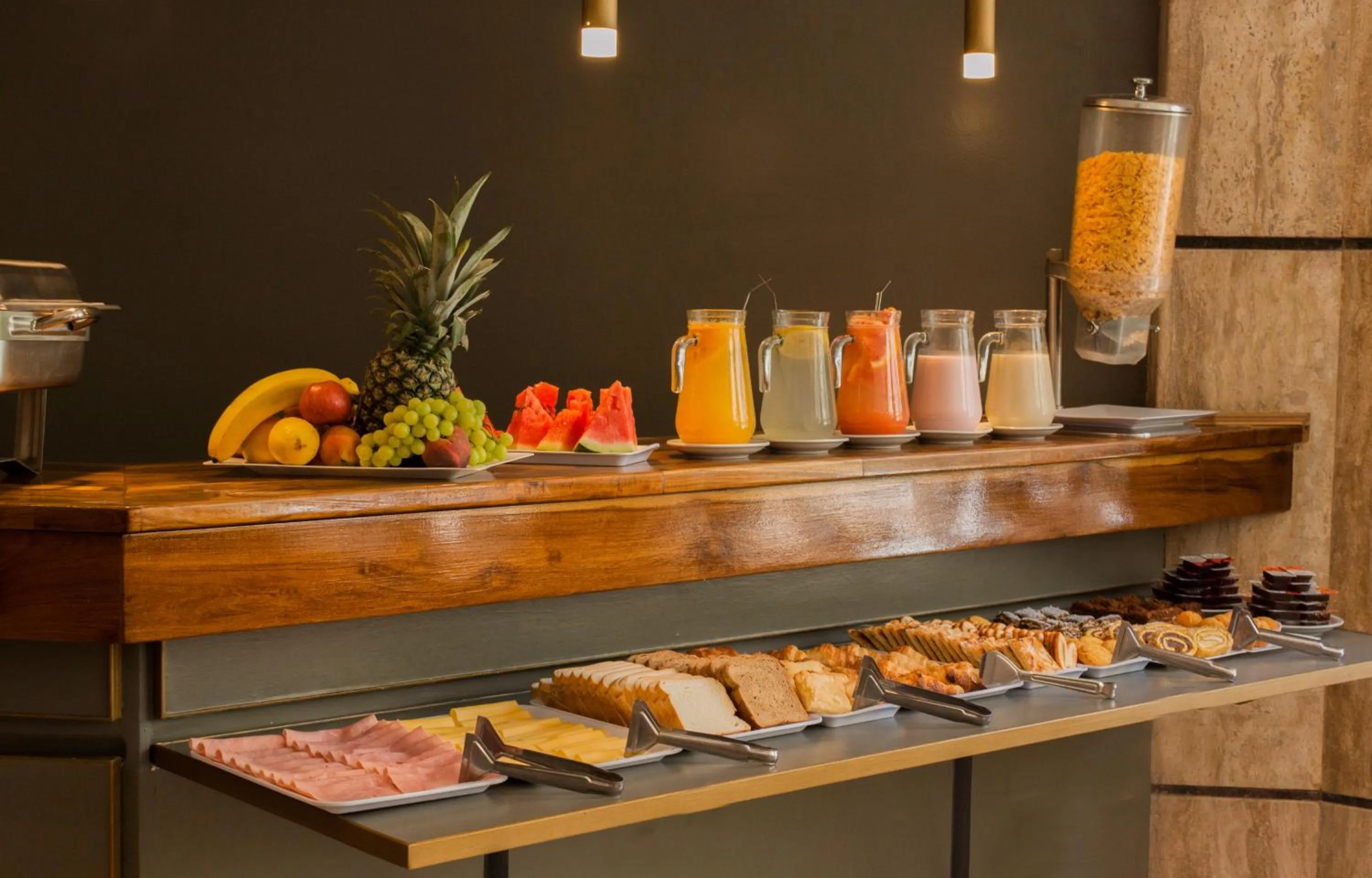 Food and drinks in HOTEL ROYAL PRINCESS