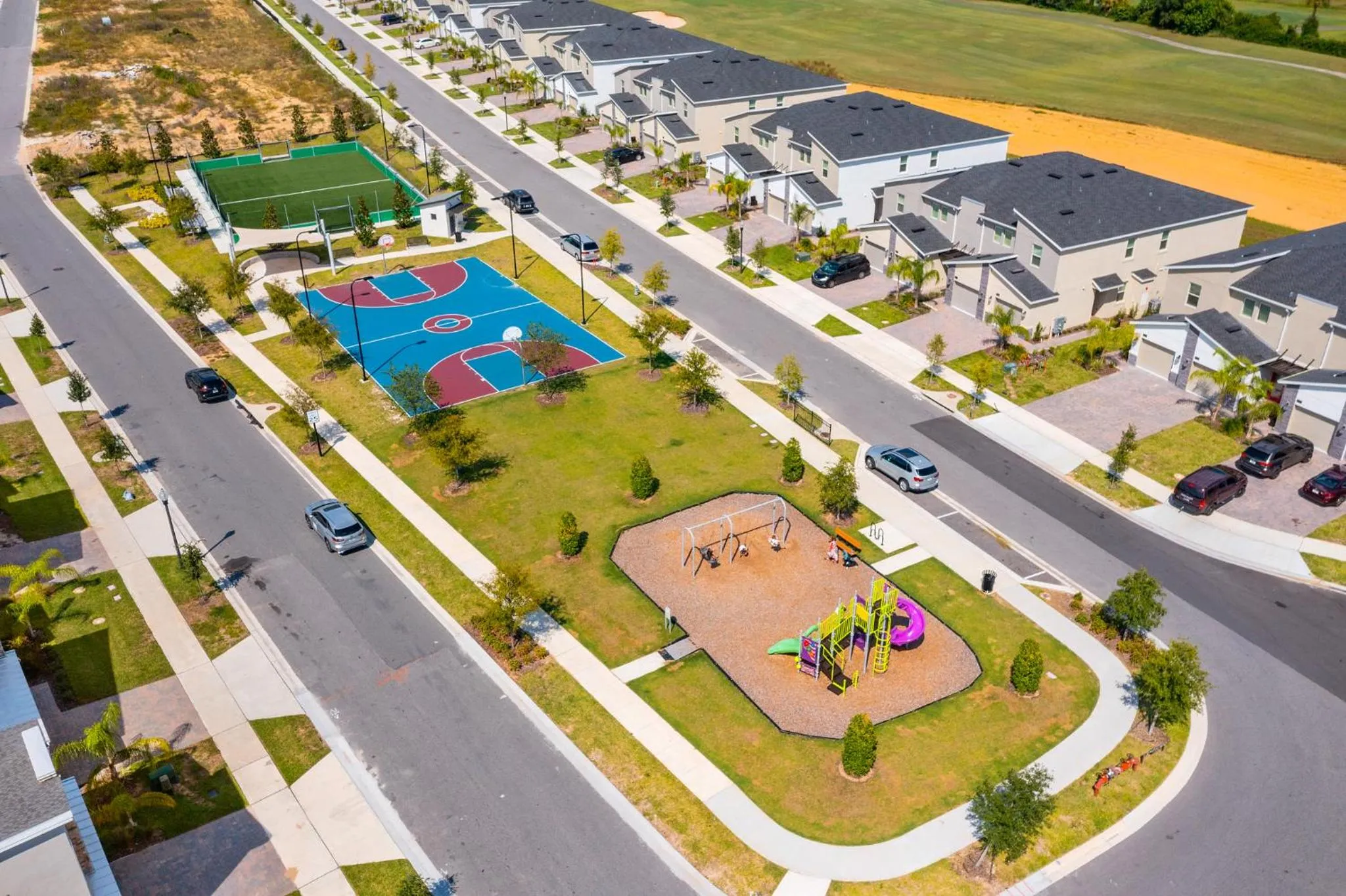 Property building in Fascinating 4 bedroom, walking distance to the waterpark