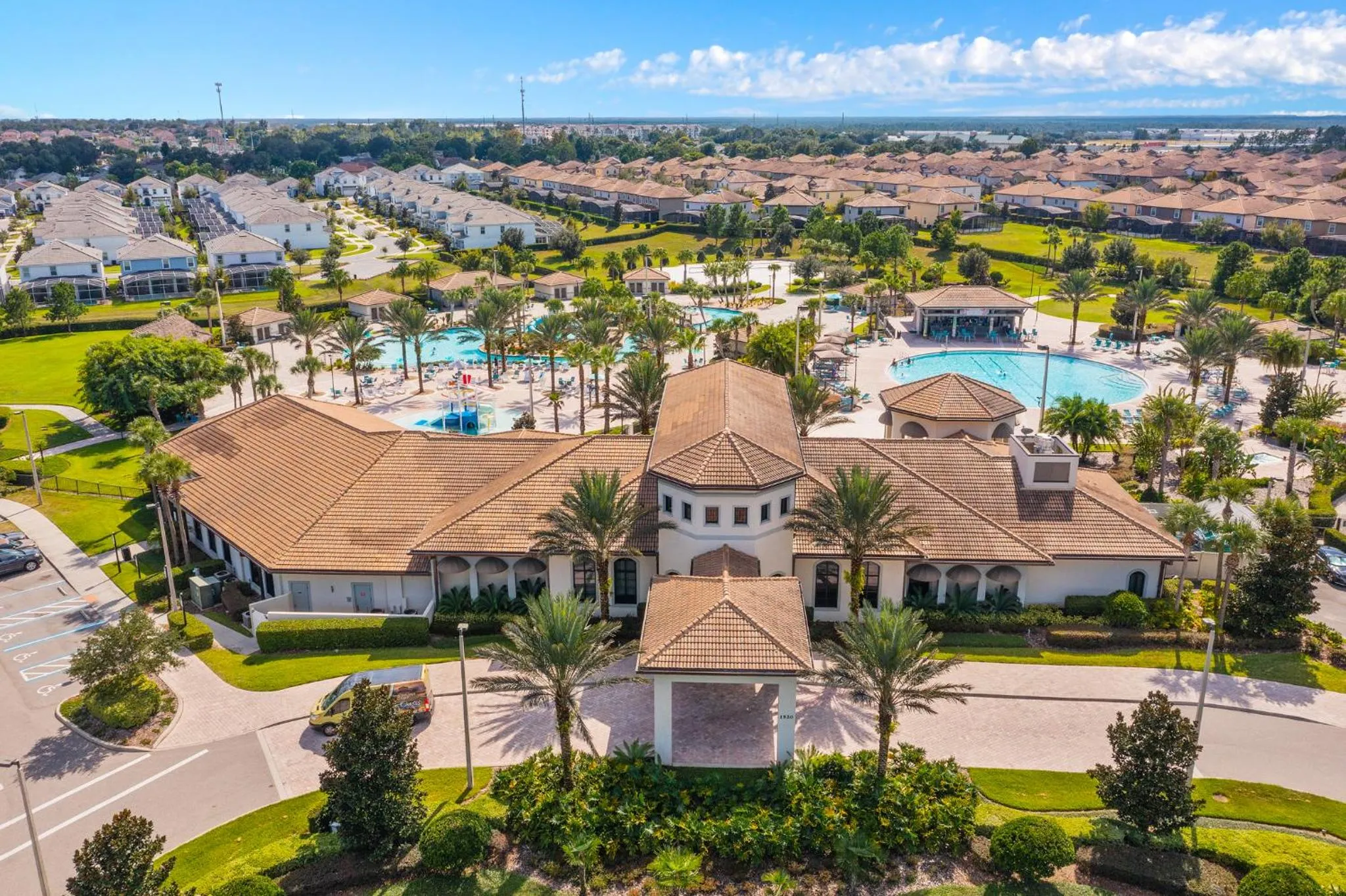 Property building in Fascinating 4 bedroom, walking distance to the waterpark