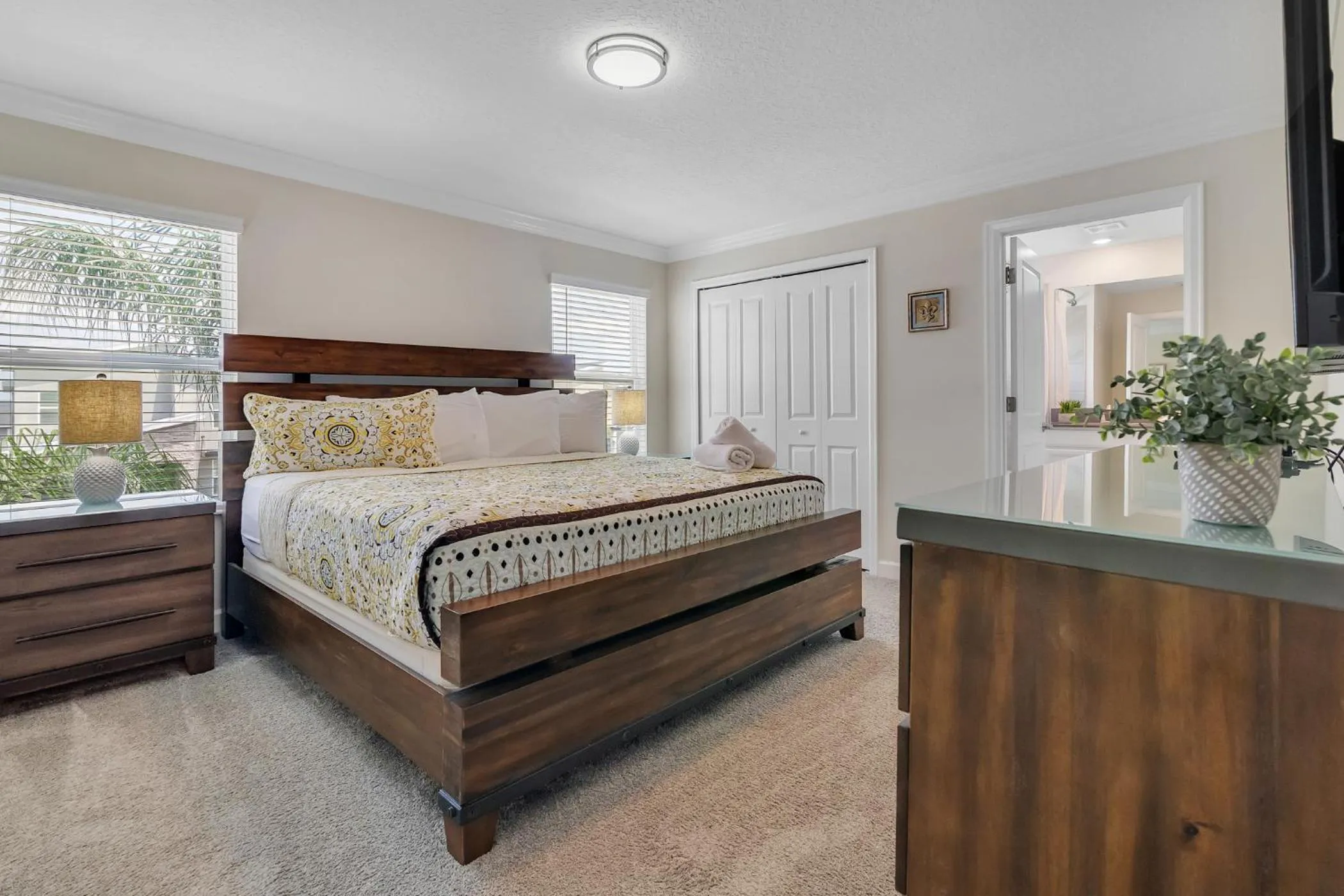 Bedroom, Bed in Fascinating 4 bedroom, walking distance to the waterpark