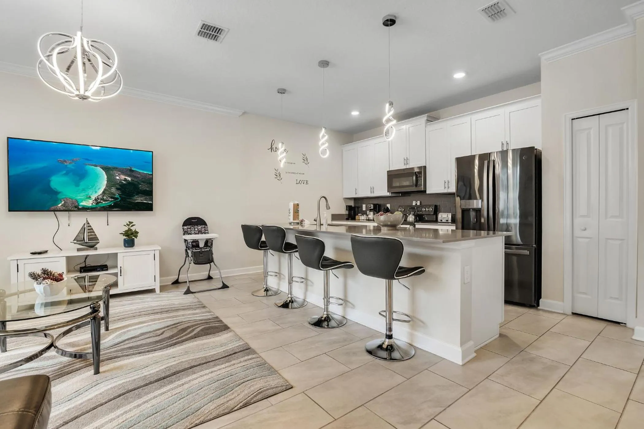 Kitchen or kitchenette in Fascinating 4 bedroom, walking distance to the waterpark