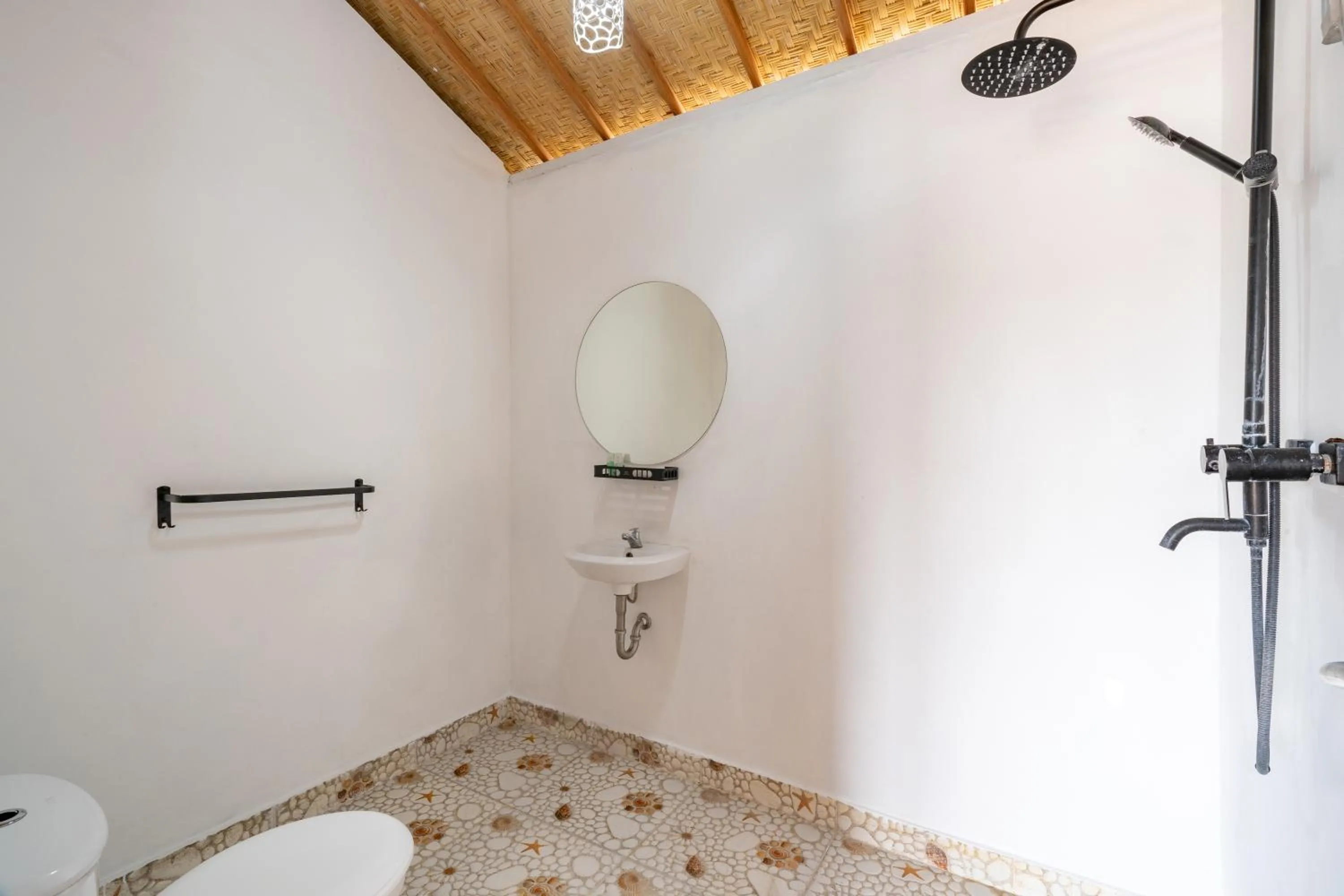 Shower in Butterfly Villas Nusa Ceningan