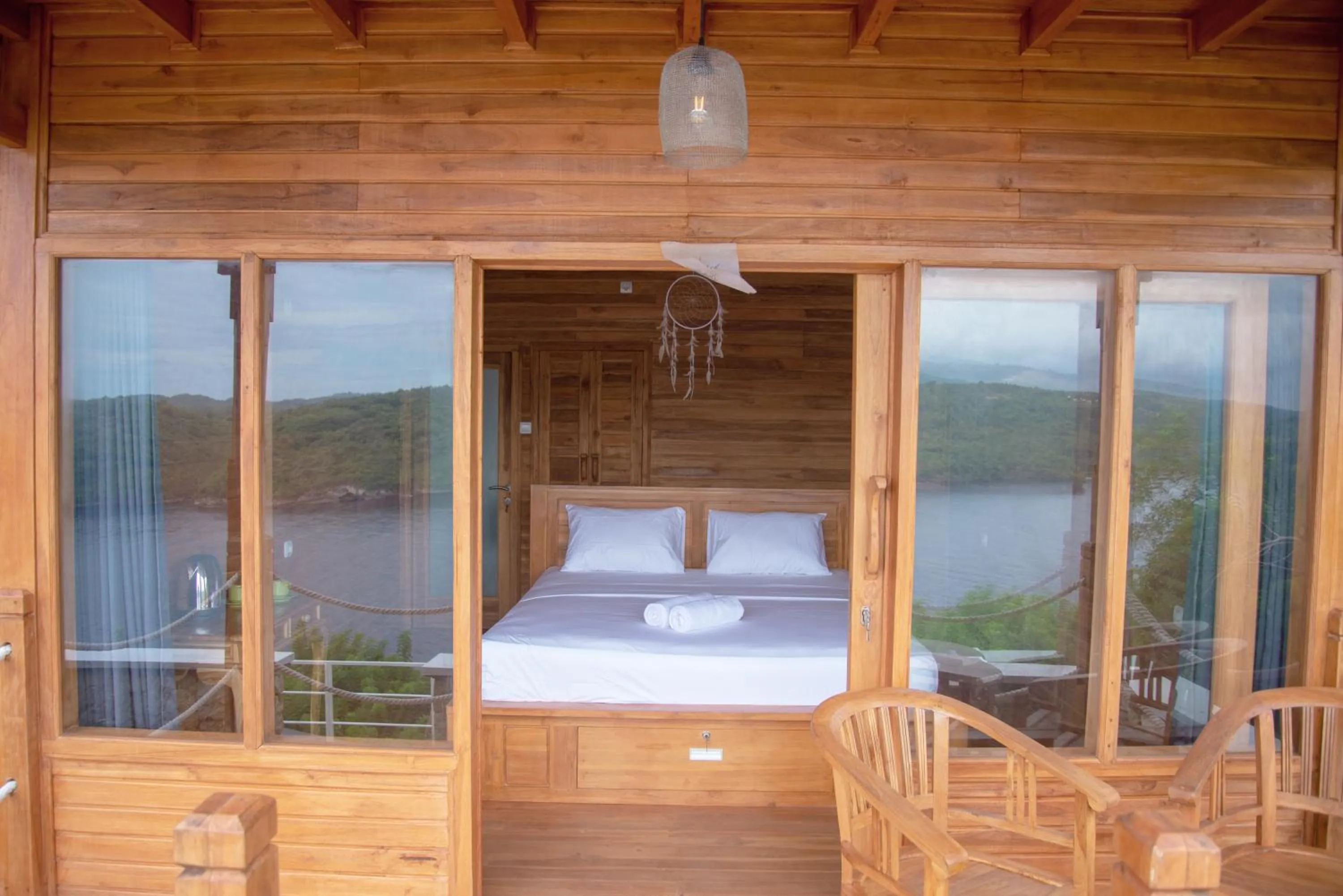 Facade/entrance, Bed in Butterfly Villas Nusa Ceningan