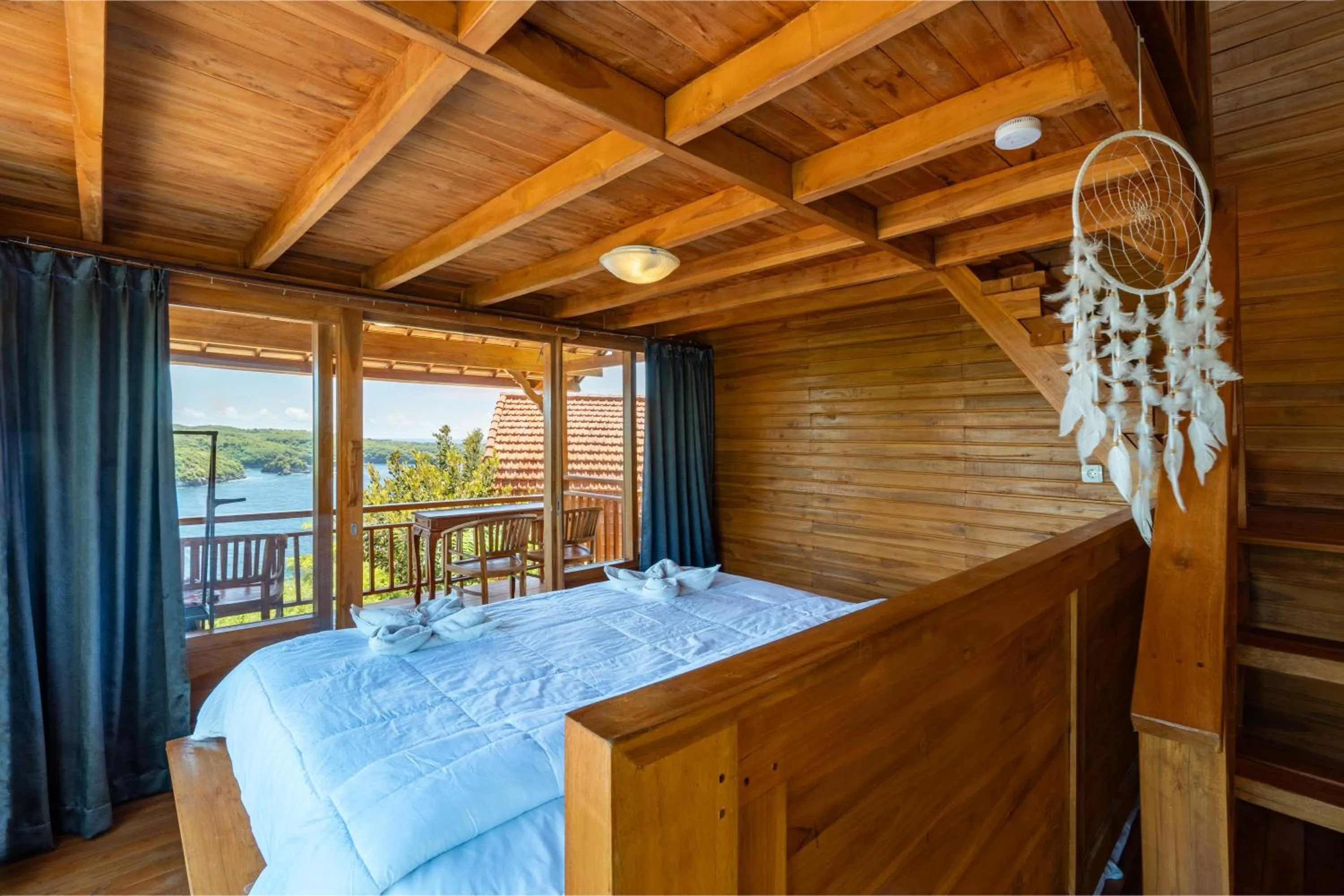 Bed in Butterfly Villas Nusa Ceningan