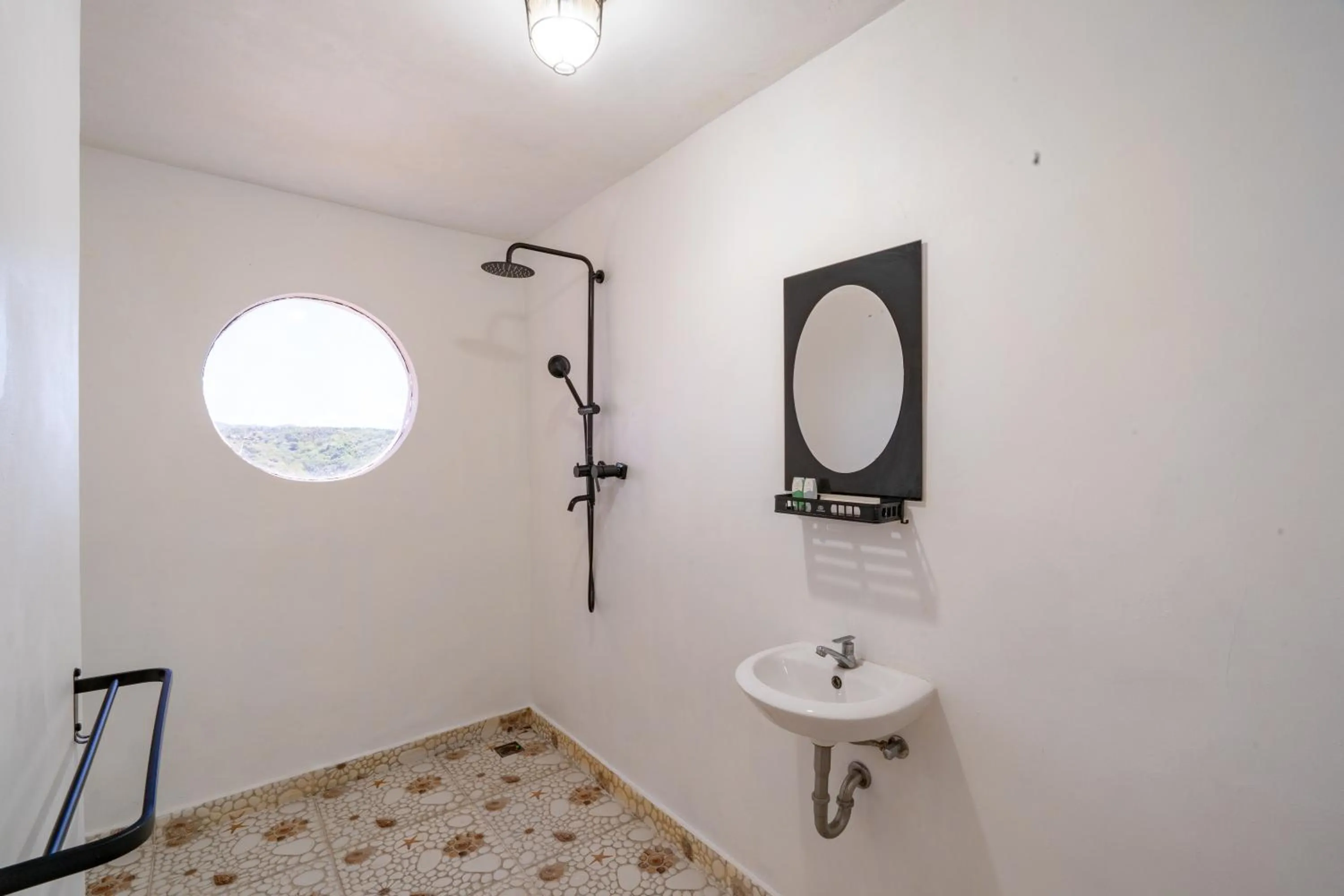 Shower in Butterfly Villas Nusa Ceningan