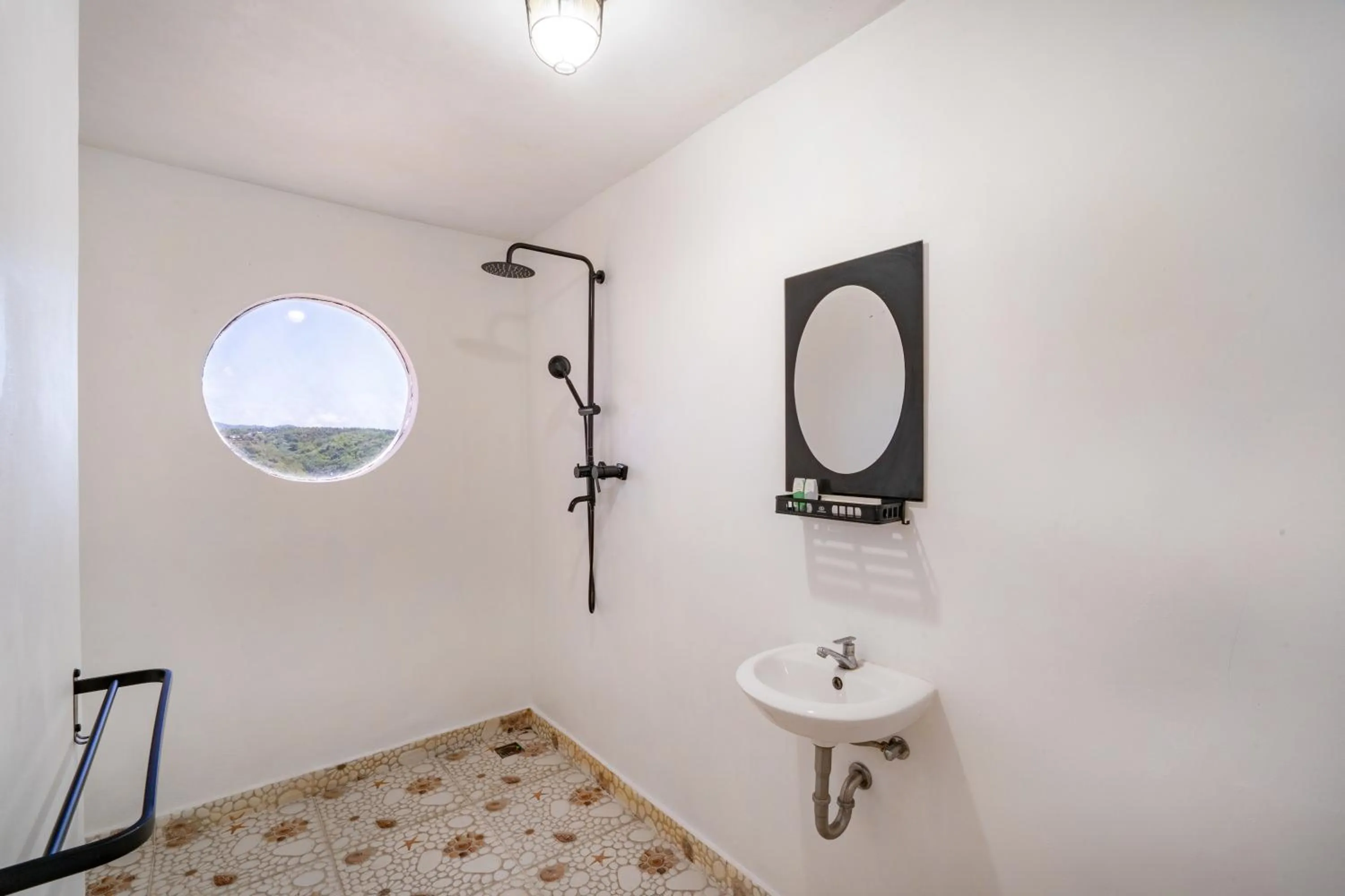 Shower in Butterfly Villas Nusa Ceningan