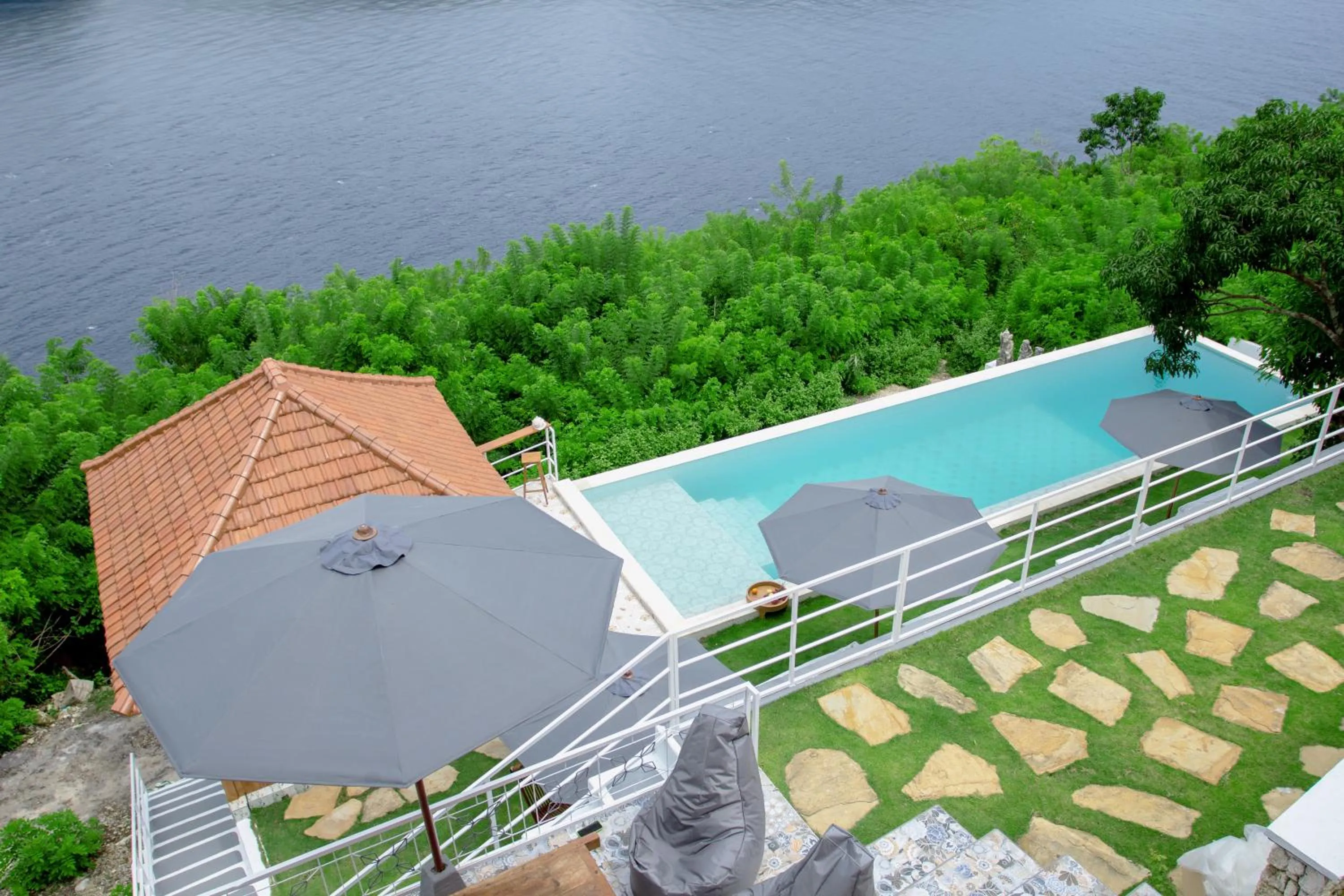 Property building in Butterfly Villas Nusa Ceningan